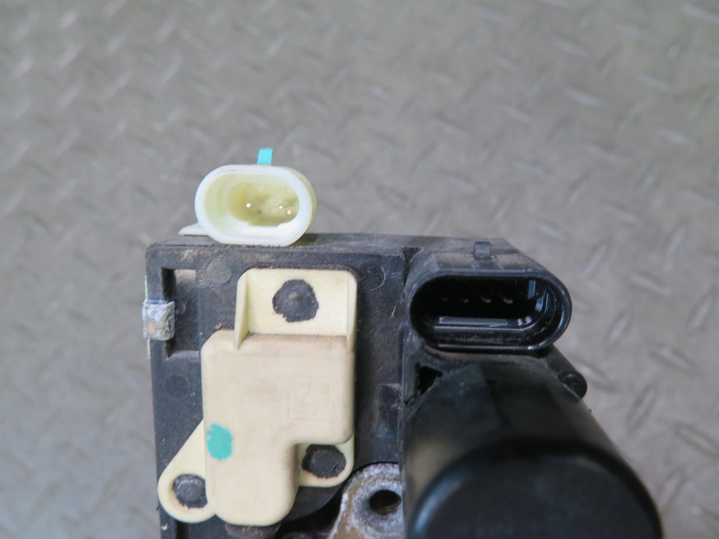 03-06 Chevrolet SSR Front Right Passenger Door Lock Latch Actuator OEM
