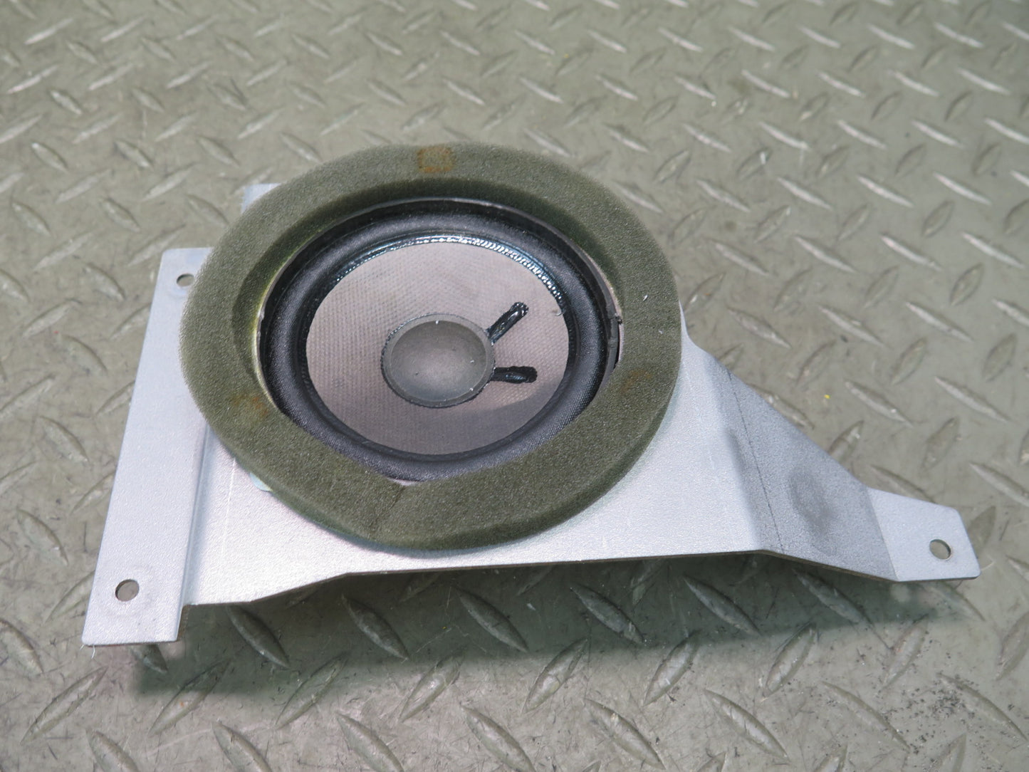 03-06 Chevrolet SSR Front Right & Left Door Bose Speaker w Bracket Mount Set OEM
