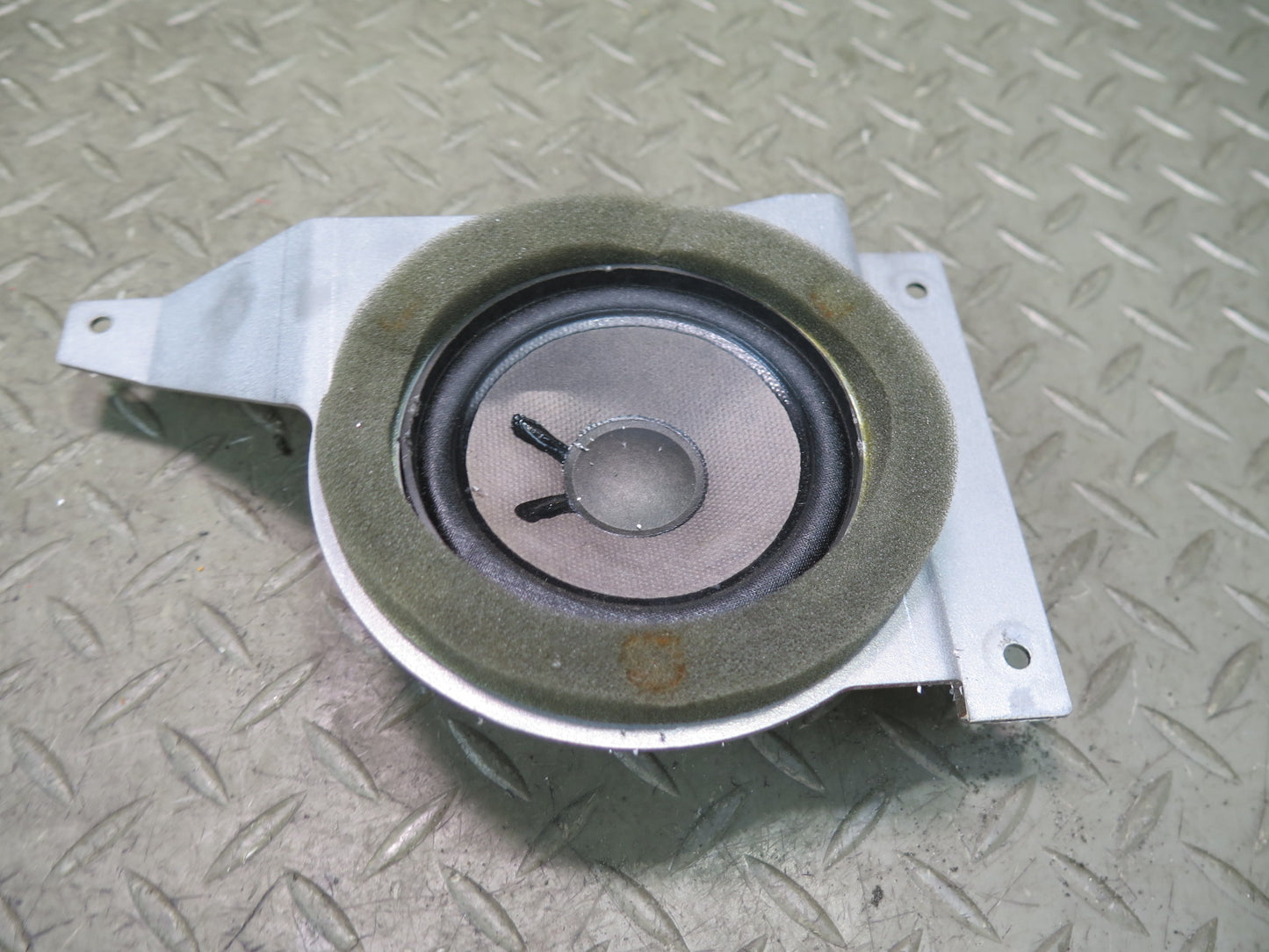 03-06 Chevrolet SSR Front Right & Left Door Bose Speaker w Bracket Mount Set OEM