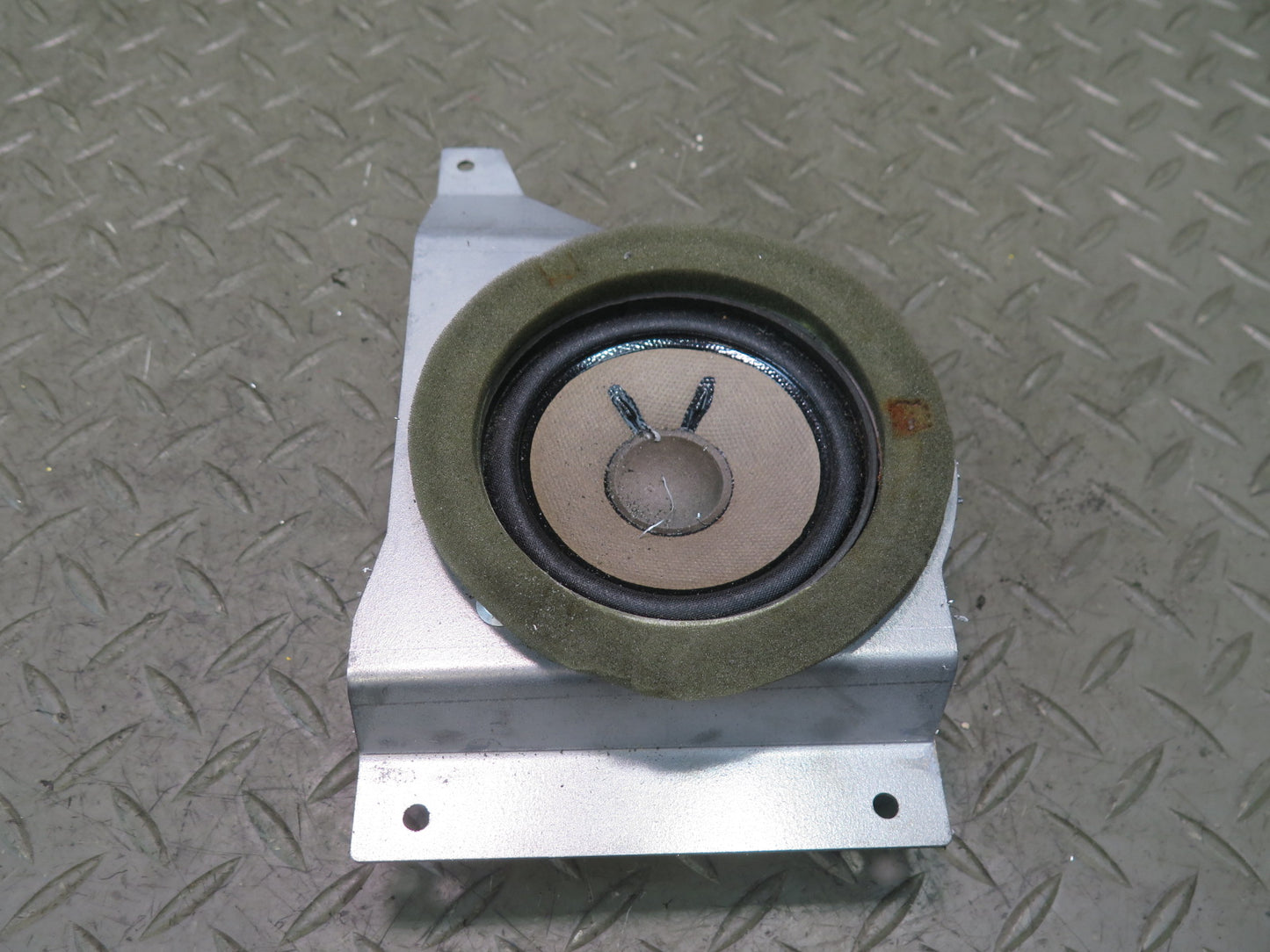 03-06 Chevrolet SSR Front Right & Left Door Bose Speaker w Bracket Mount Set OEM