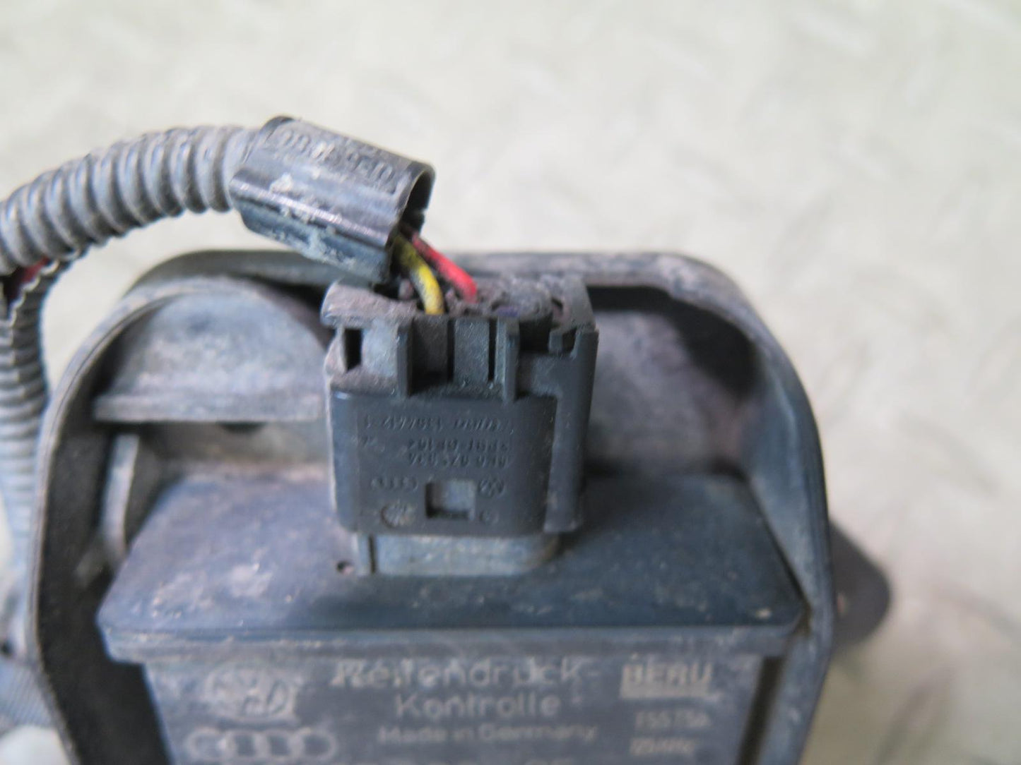2003-2010 Porsche Cayenne 957 TPMS Tire Pressure Monitor Sensor Module w Bracket