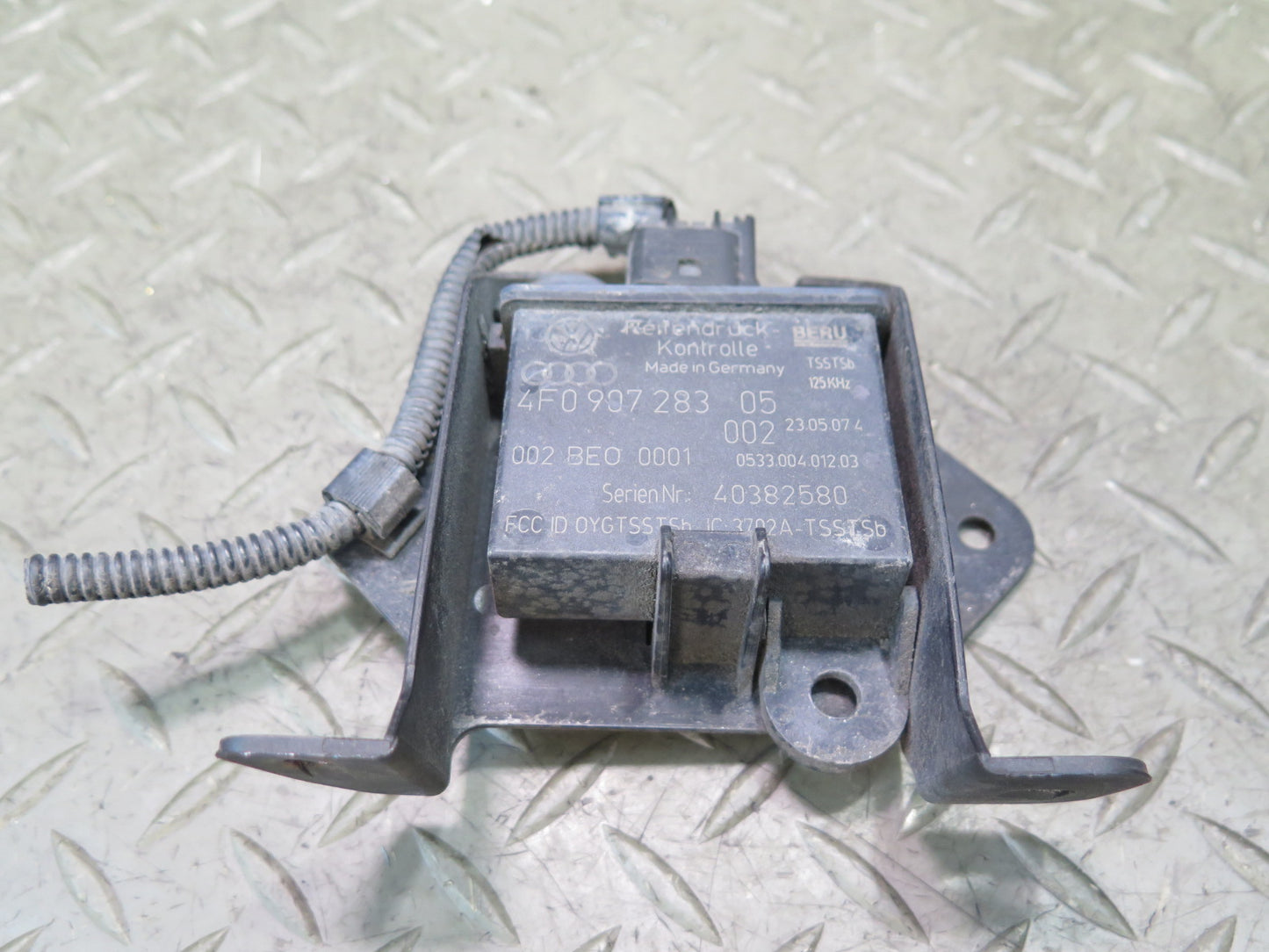 2003-2010 Porsche Cayenne 957 TPMS Tire Pressure Monitor Sensor Module w Bracket