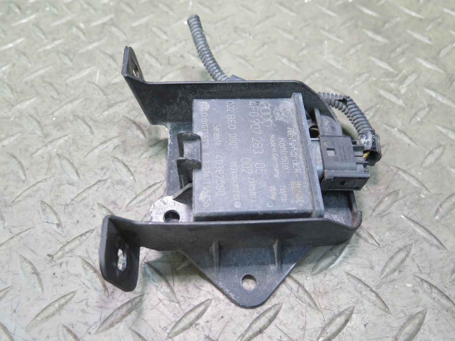 2003-2010 Porsche Cayenne 957 TPMS Tire Pressure Monitor Sensor Module w Bracket