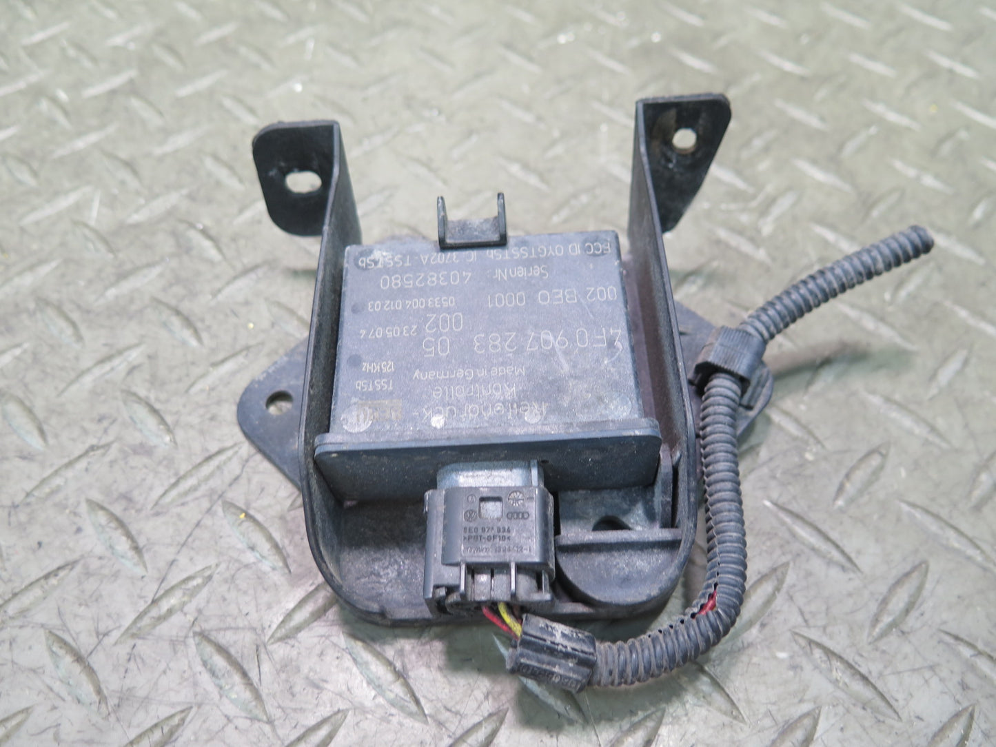 2003-2010 Porsche Cayenne 957 TPMS Tire Pressure Monitor Sensor Module w Bracket