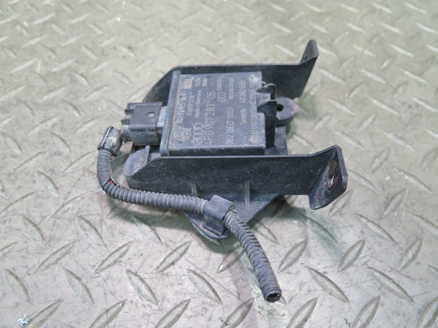 2003-2010 Porsche Cayenne 957 TPMS Tire Pressure Monitor Sensor Module w Bracket