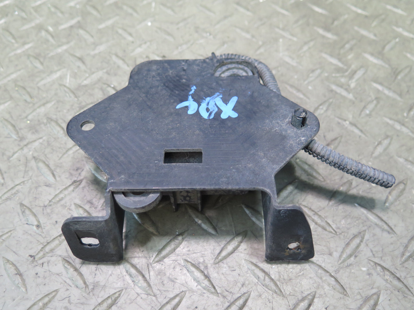 2003-2010 Porsche Cayenne 957 TPMS Tire Pressure Monitor Sensor Module w Bracket