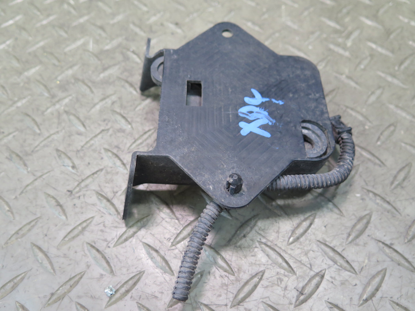 2003-2010 Porsche Cayenne 957 TPMS Tire Pressure Monitor Sensor Module w Bracket
