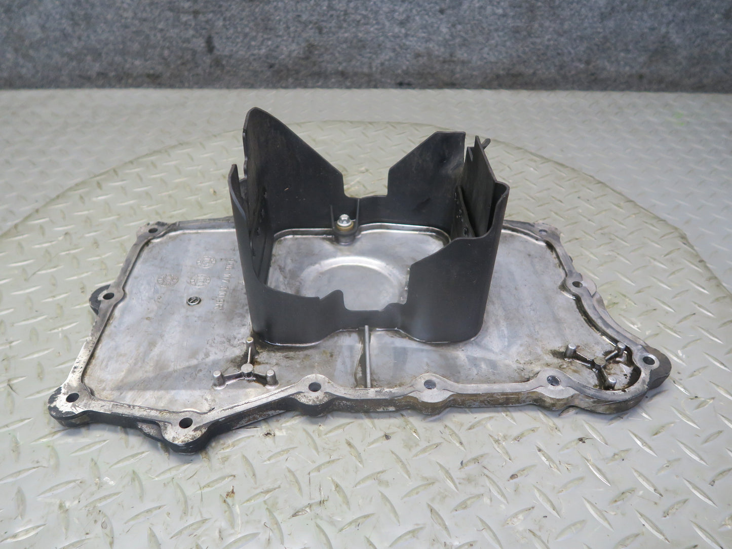 1999-2004 Porsche 911 996 Engine Motor  Lower Oil Pan 9961073109R