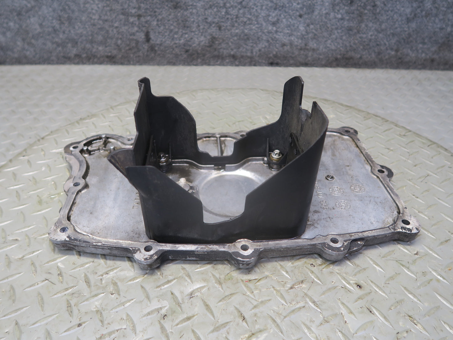 1999-2004 Porsche 911 996 Engine Motor  Lower Oil Pan 9961073109R