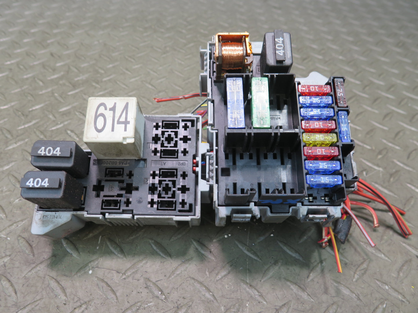 2008-2010 Porsche Cayenne 957 Fuse Relay Box Module