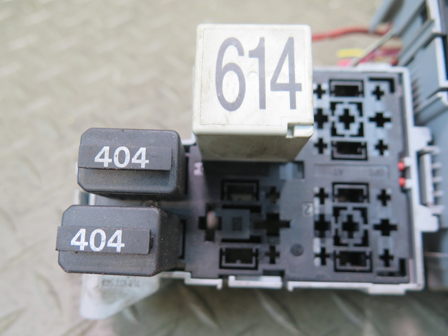 2008-2010 Porsche Cayenne 957 Fuse Relay Box Module