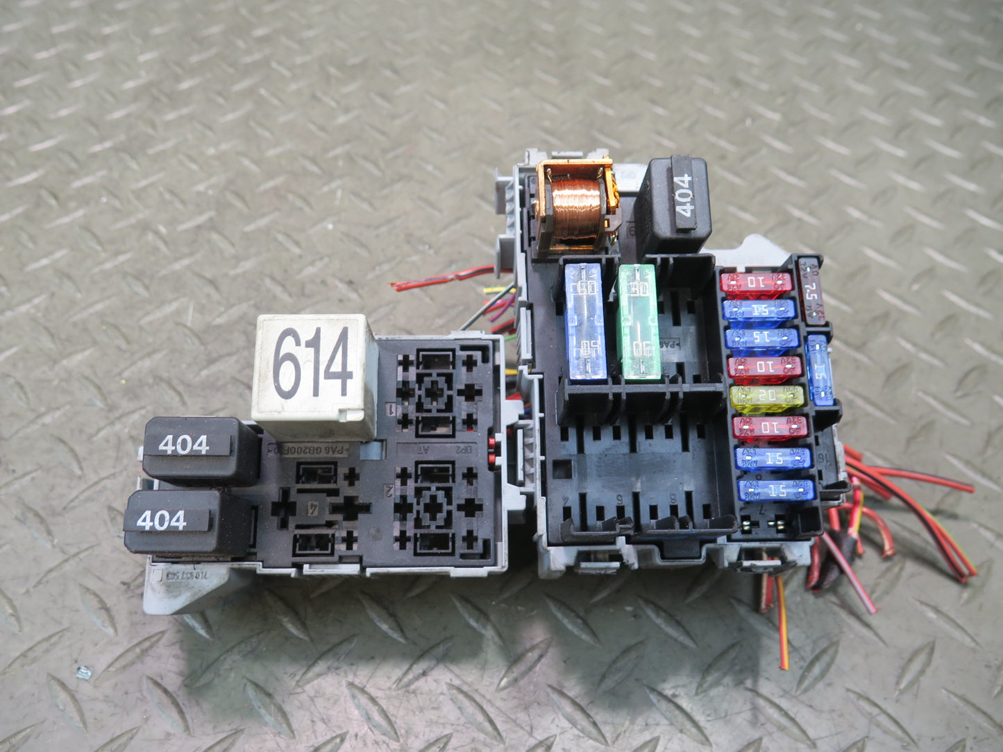 2008-2010 Porsche Cayenne 957 Fuse Relay Box Module