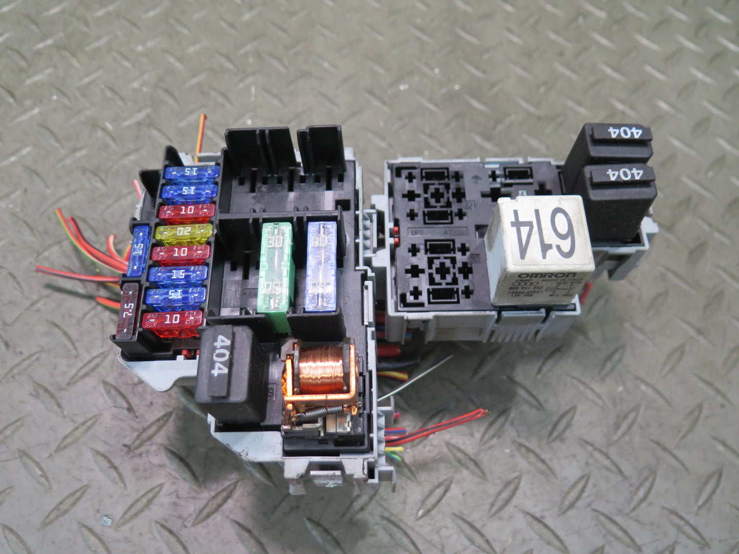 2008-2010 Porsche Cayenne 957 Fuse Relay Box Module