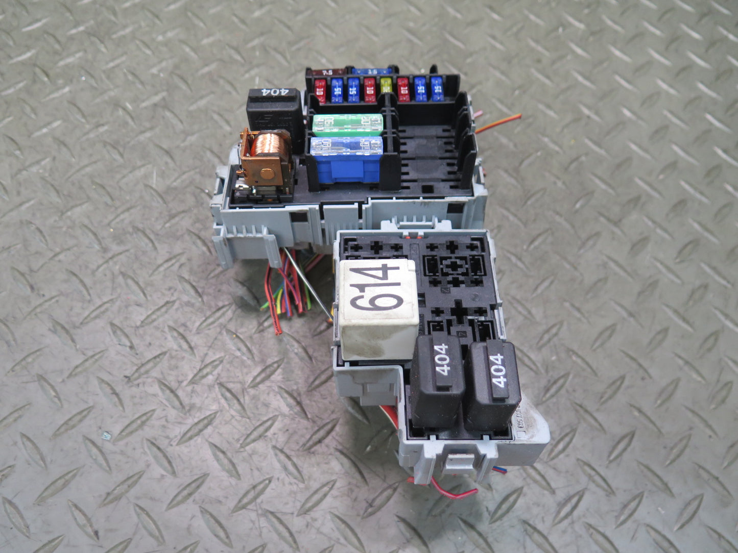 2008-2010 Porsche Cayenne 957 Fuse Relay Box Module