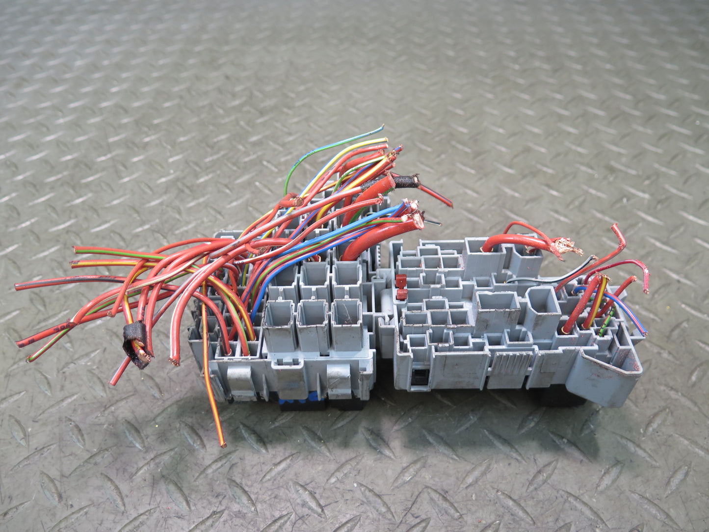 2008-2010 Porsche Cayenne 957 Fuse Relay Box Module