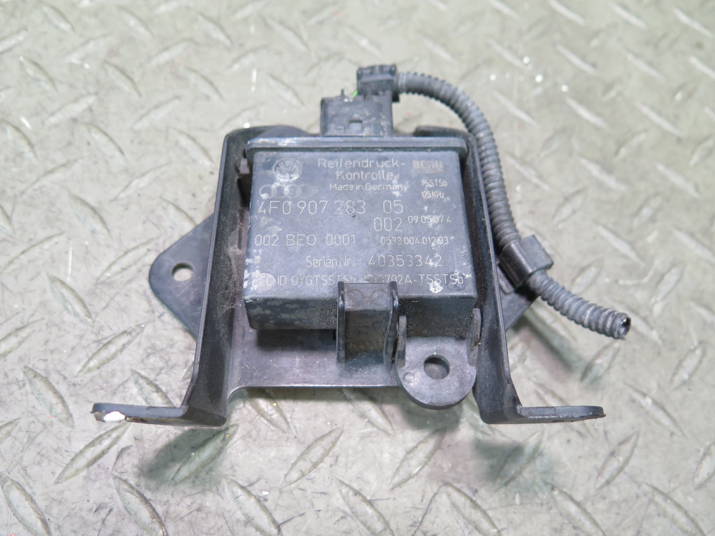 2003-2010 Porsche Cayenne 957 TPMS Tire Pressure Monitor Sensor Module w Bracket
