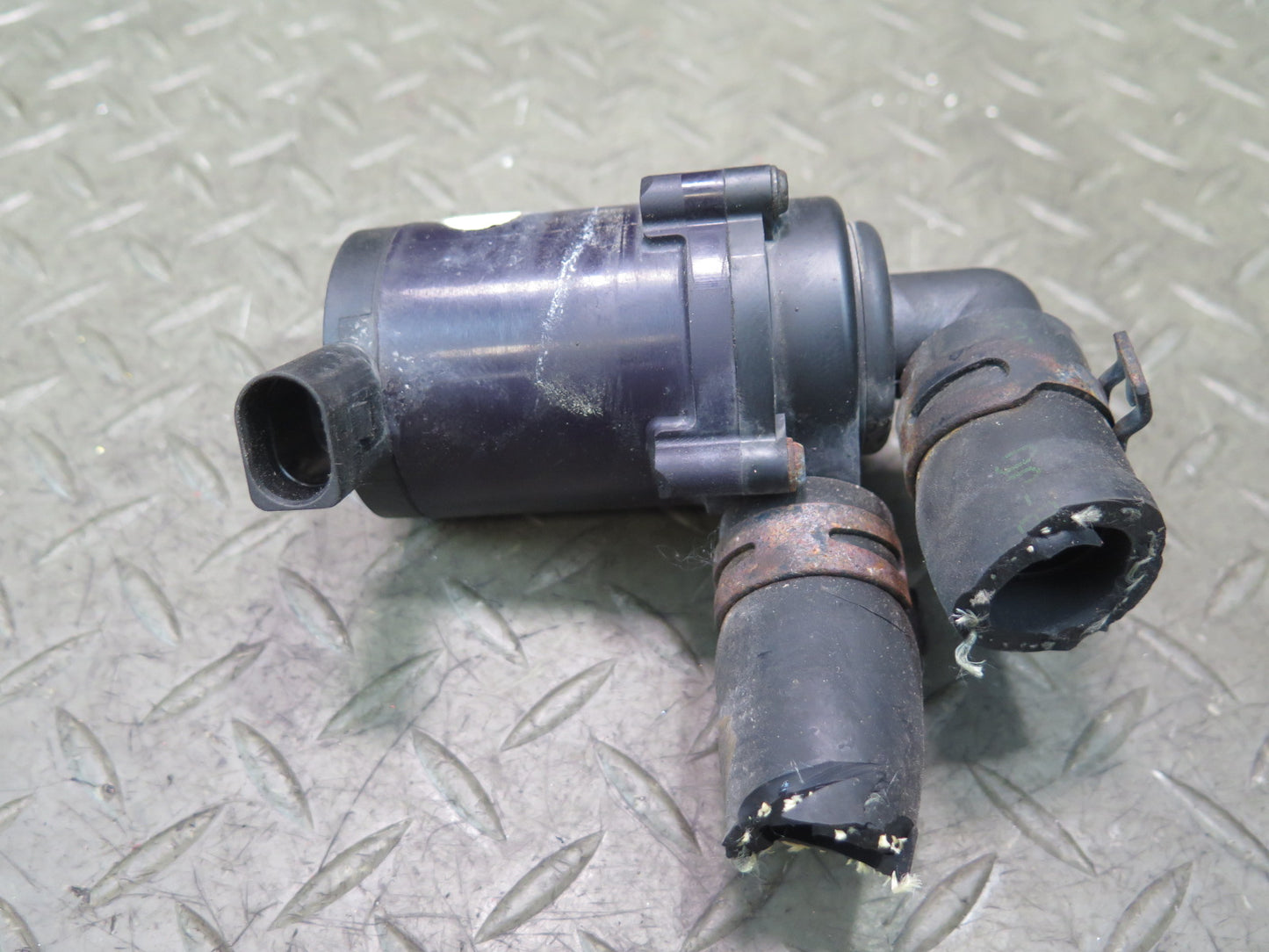 2003-2010 Porsche Cayenne 957 Secondary Auxiliary AUX Coolant Water Pump