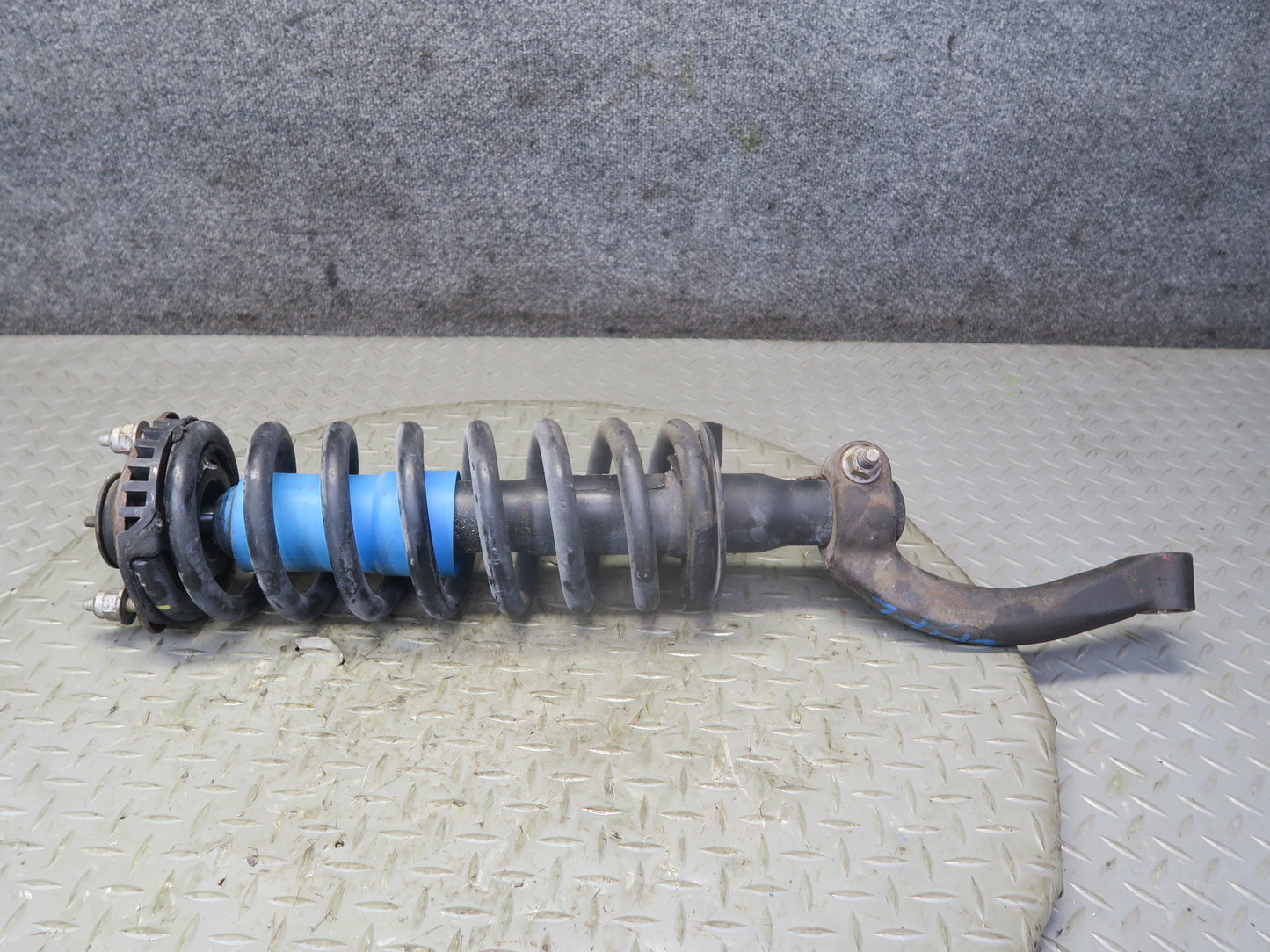 03-06 Chevrolet SSR Front Left & Right Strut Shock Absorber Set Acdelco 51K OEM