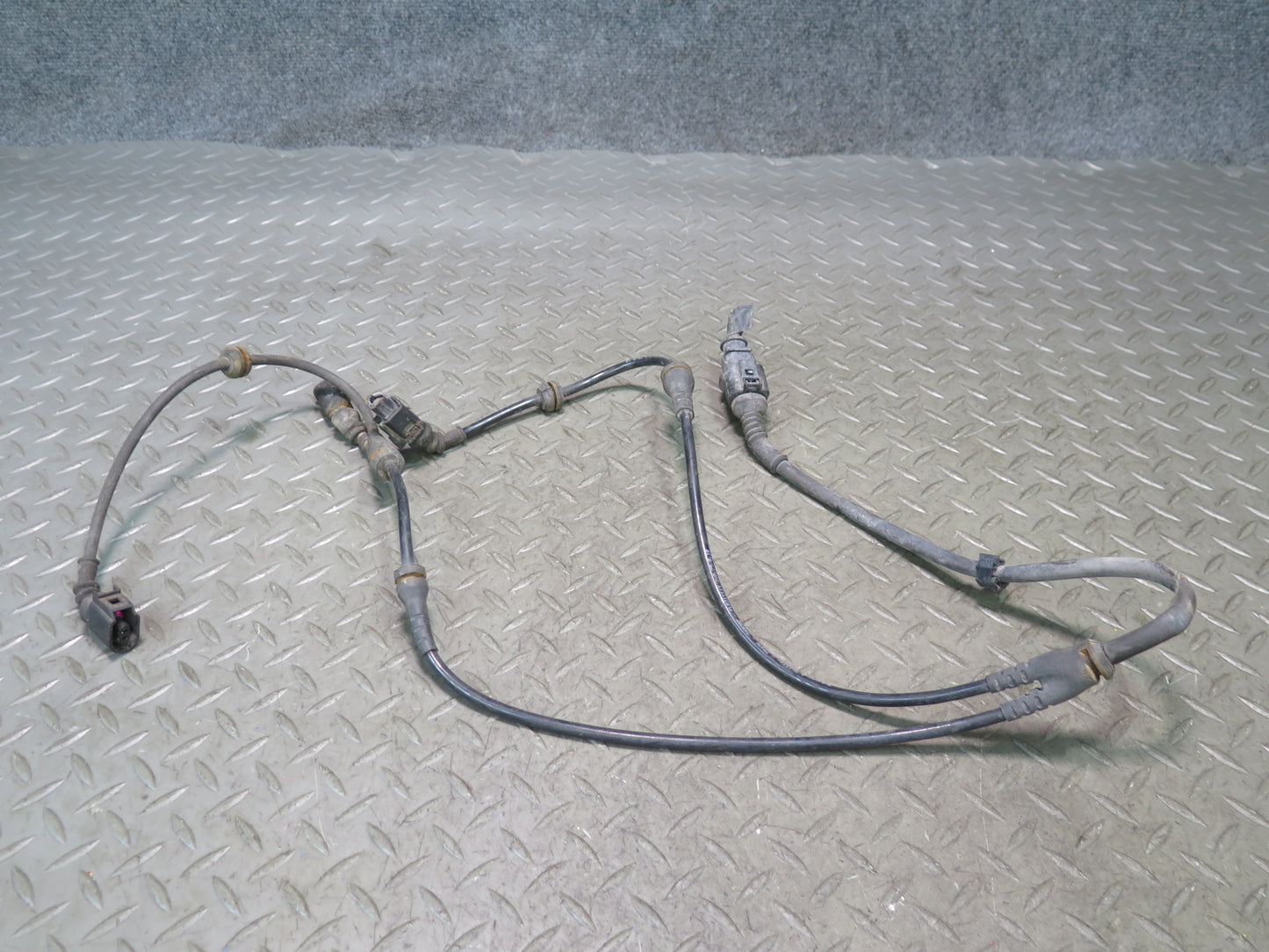 2008-2010 Porsche Cayenne 957 Front Left or Right Wheel ABS Sensor