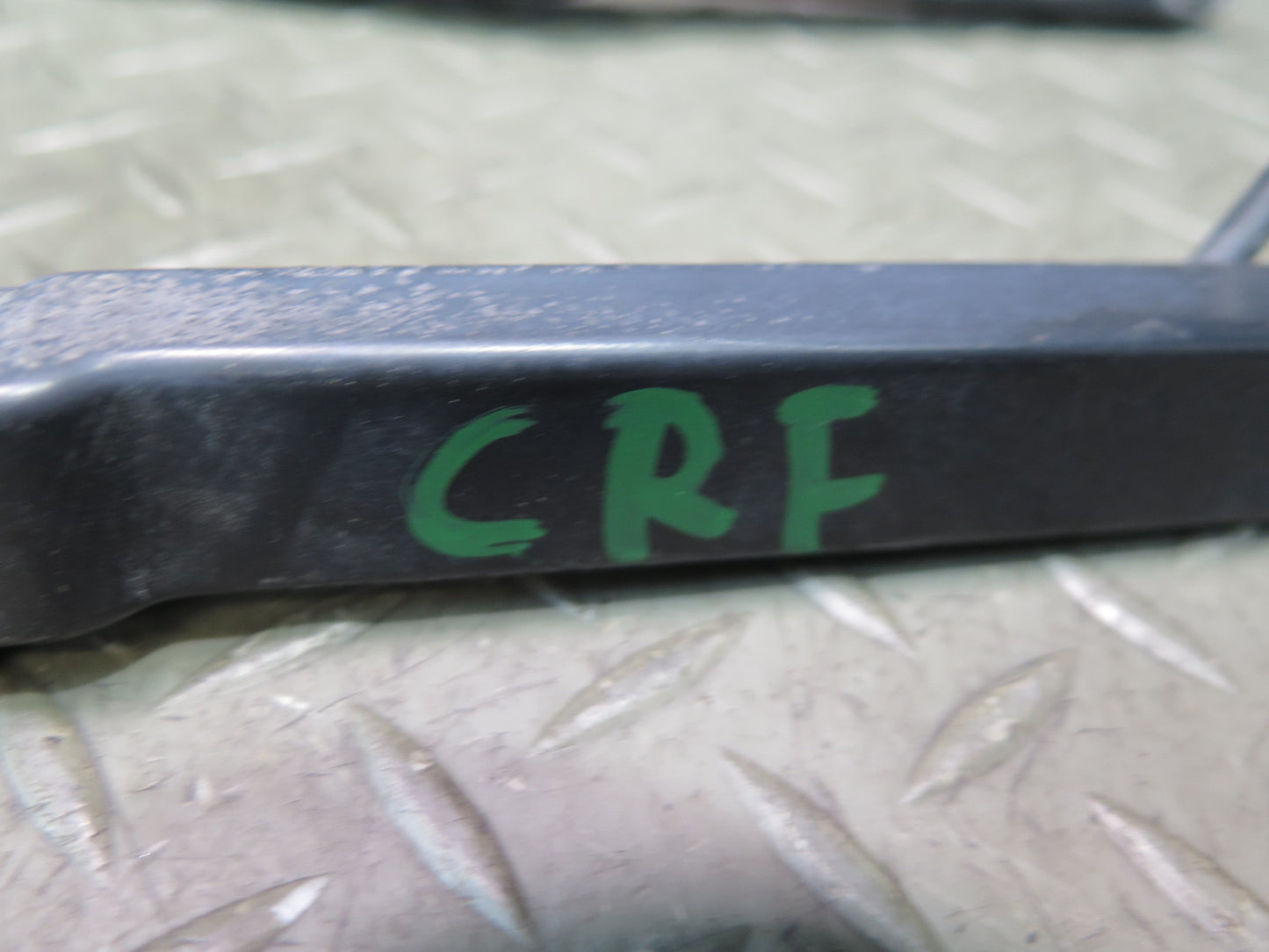 03-06 Chevrolet SSR Set of 2 Front Left & Right Windshield Wiper Arm OEM