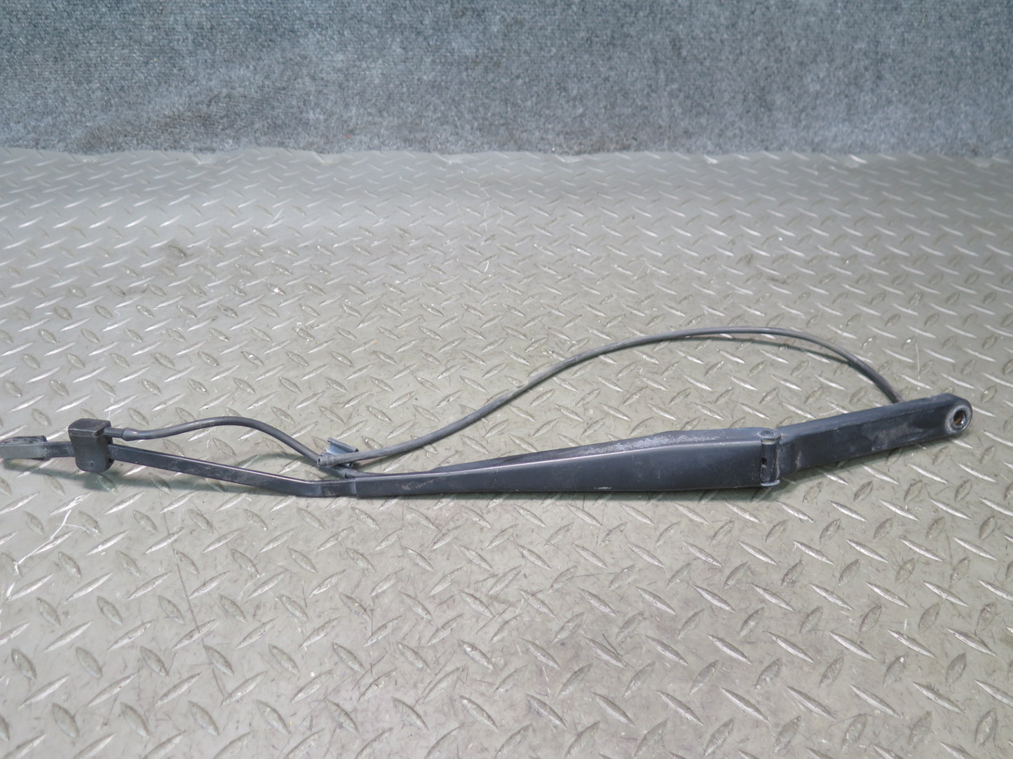 03-06 Chevrolet SSR Set of 2 Front Left & Right Windshield Wiper Arm OEM