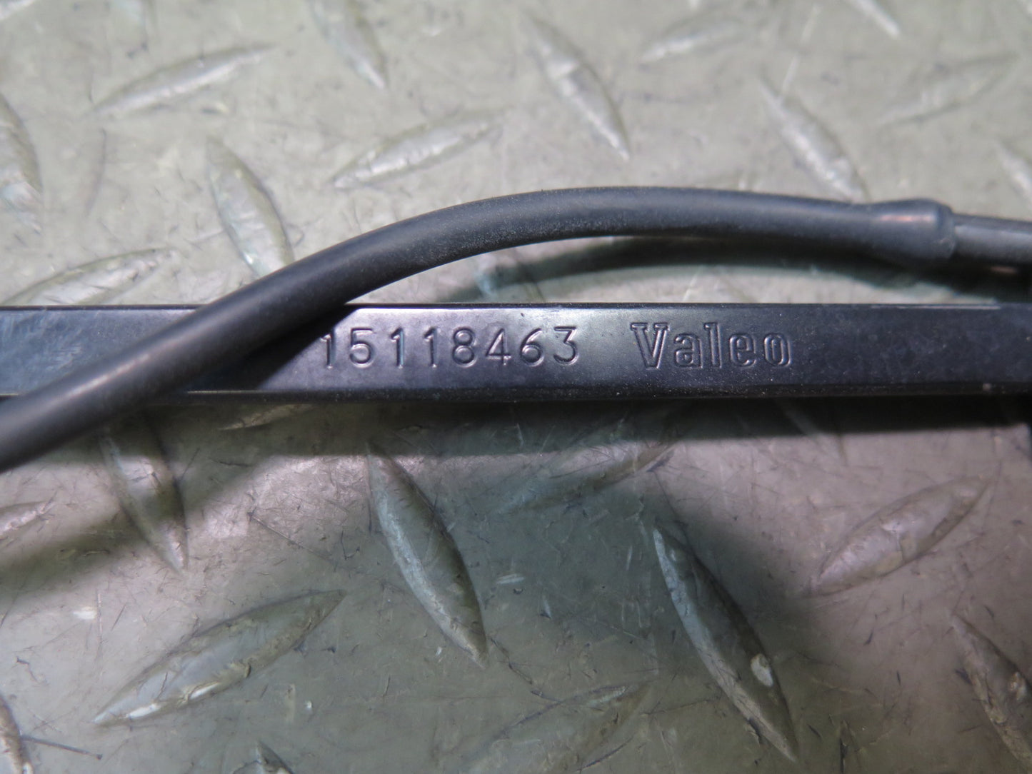 03-06 Chevrolet SSR Set of 2 Front Left & Right Windshield Wiper Arm OEM