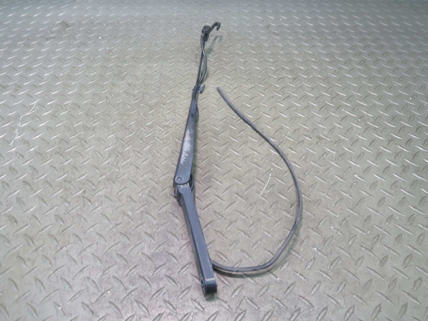 03-06 Chevrolet SSR Set of 2 Front Left & Right Windshield Wiper Arm OEM