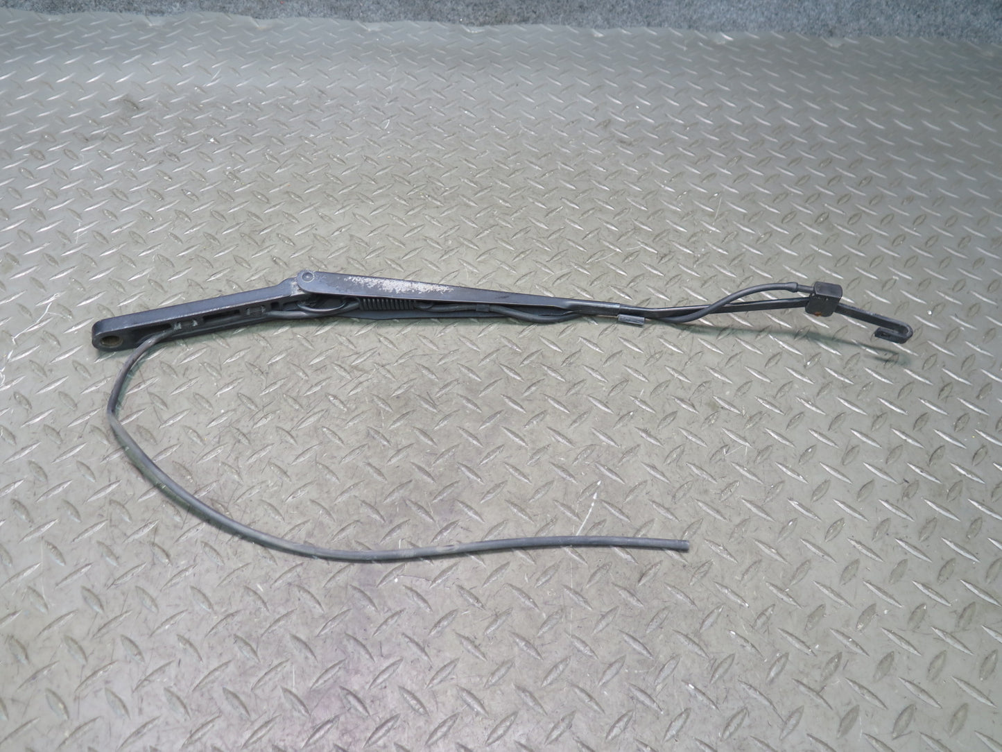 03-06 Chevrolet SSR Set of 2 Front Left & Right Windshield Wiper Arm OEM