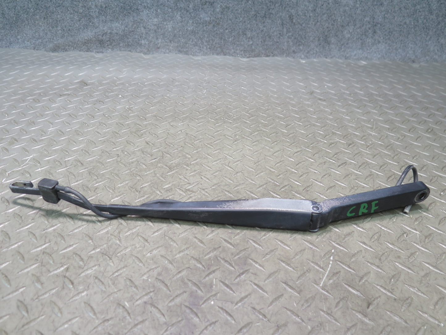 03-06 Chevrolet SSR Set of 2 Front Left & Right Windshield Wiper Arm OEM