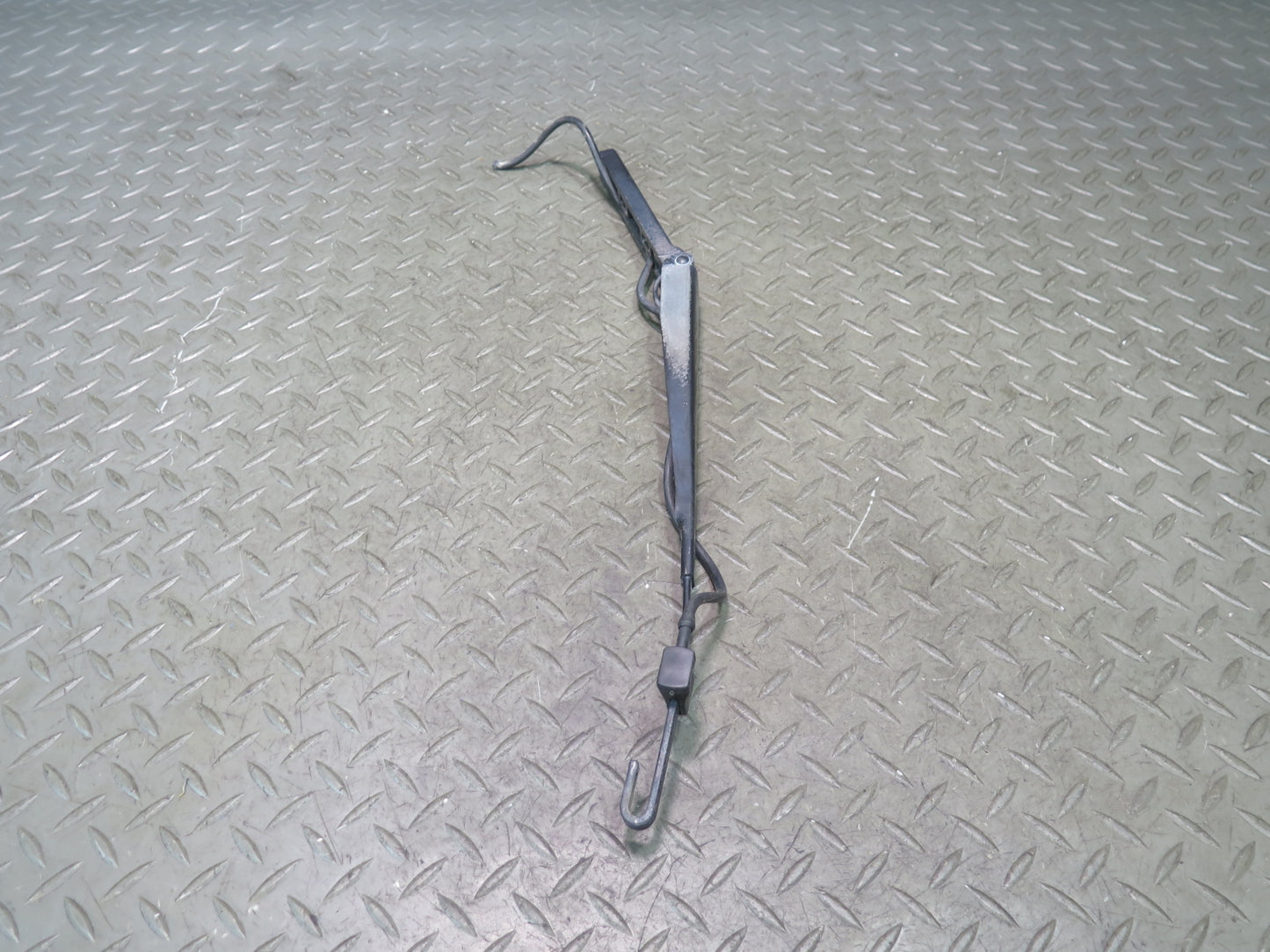 03-06 Chevrolet SSR Set of 2 Front Left & Right Windshield Wiper Arm OEM