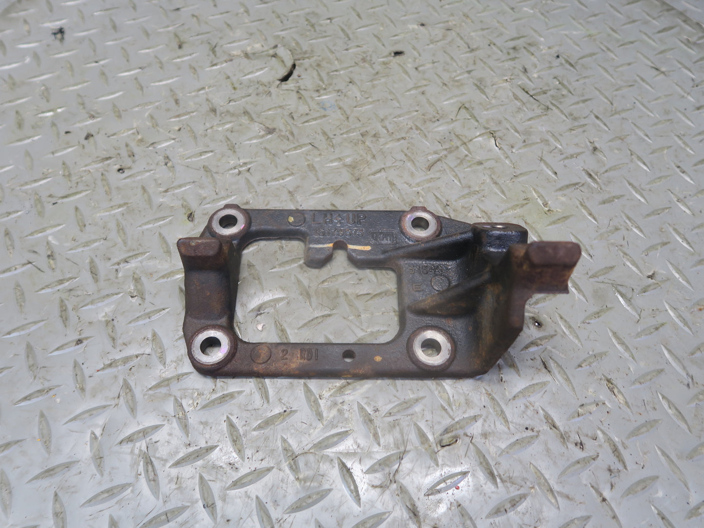 03-04 Chevrolet SSR 5.3L Set of 6 Right & Left Engine Motor Mount Bracket OEM