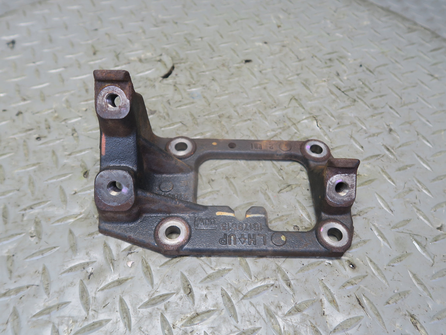 03-04 Chevrolet SSR 5.3L Set of 6 Right & Left Engine Motor Mount Bracket OEM