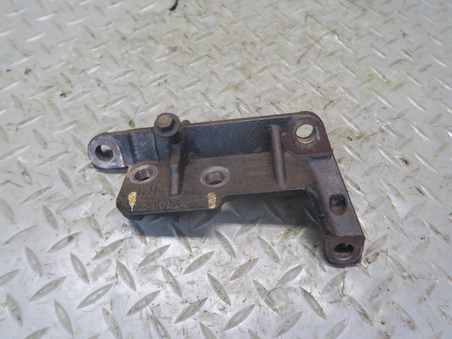 03-04 Chevrolet SSR 5.3L Set of 6 Right & Left Engine Motor Mount Bracket OEM