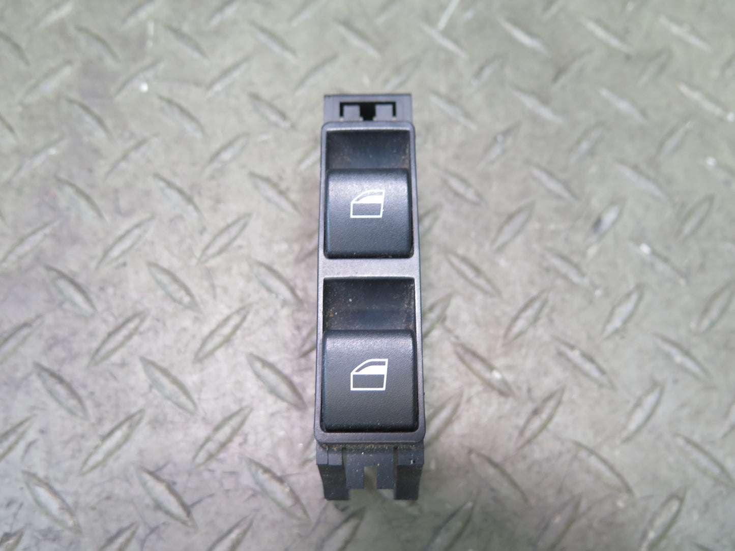 2001-2006 BMW E46 M3 3-SERIES Coupe Right Power Window Switch 6902178