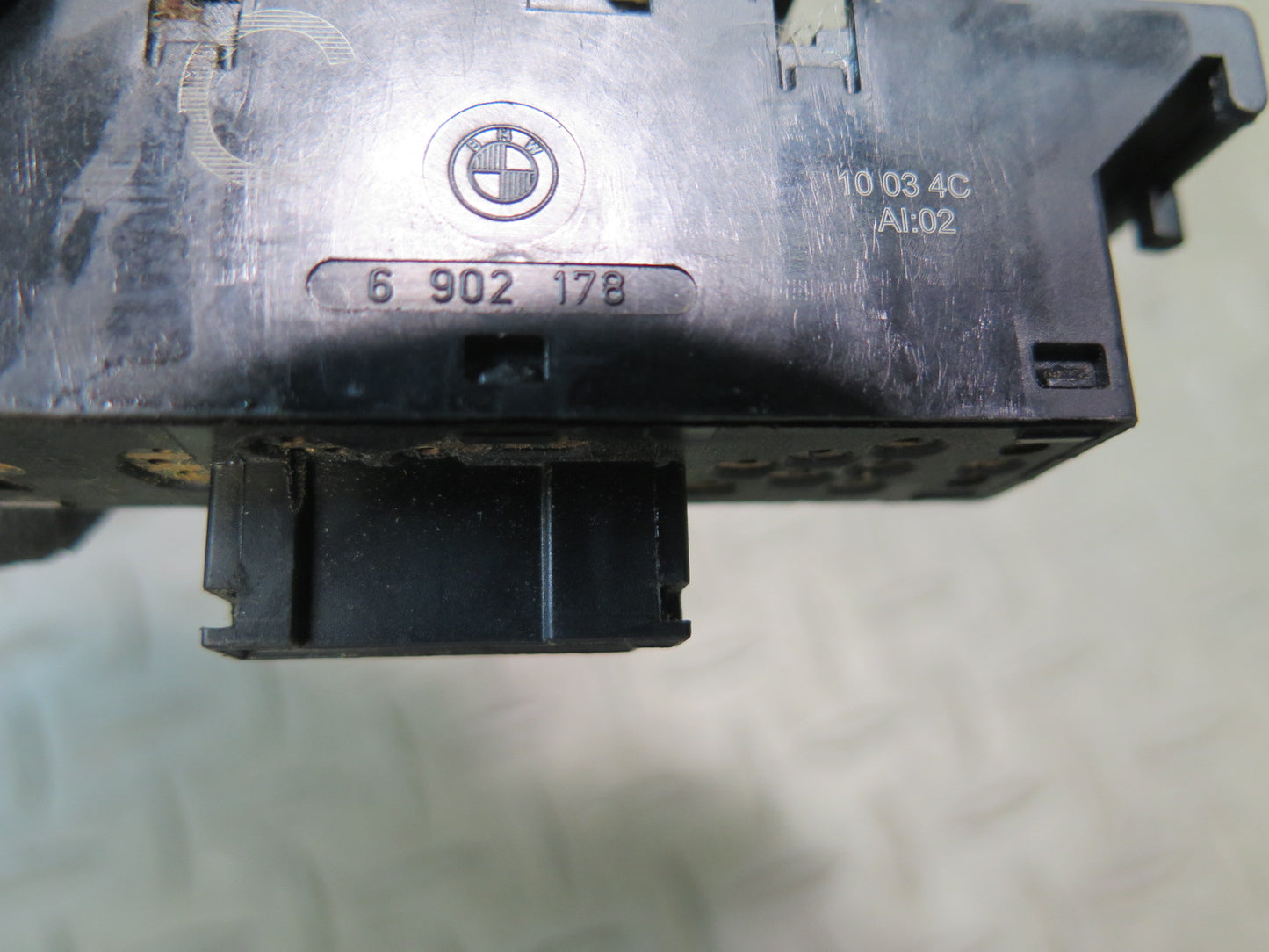 2001-2006 BMW E46 M3 3-SERIES Coupe Right Power Window Switch 6902178