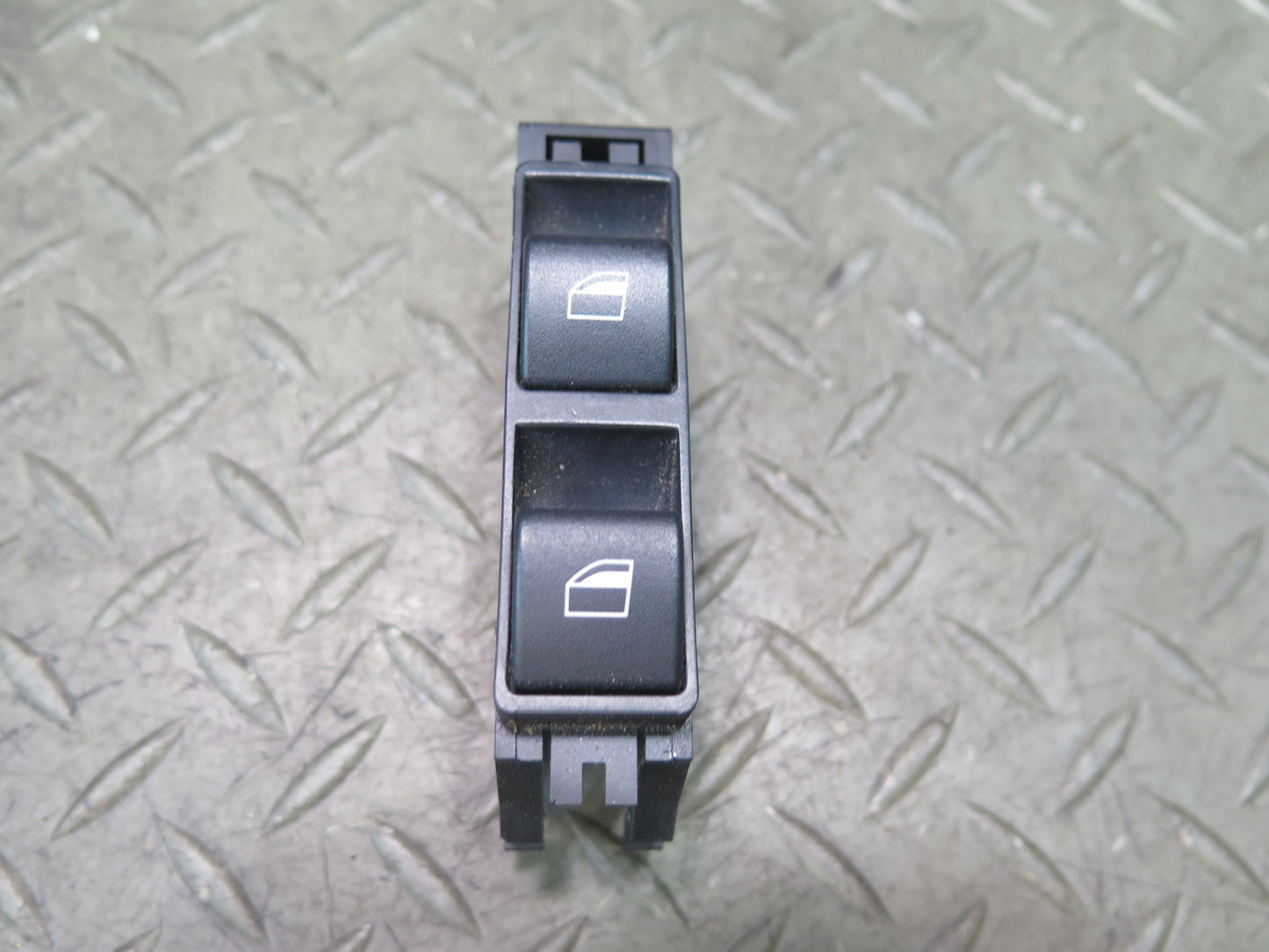 2001-2006 BMW E46 M3 3-SERIES Coupe Right Power Window Switch 6902178