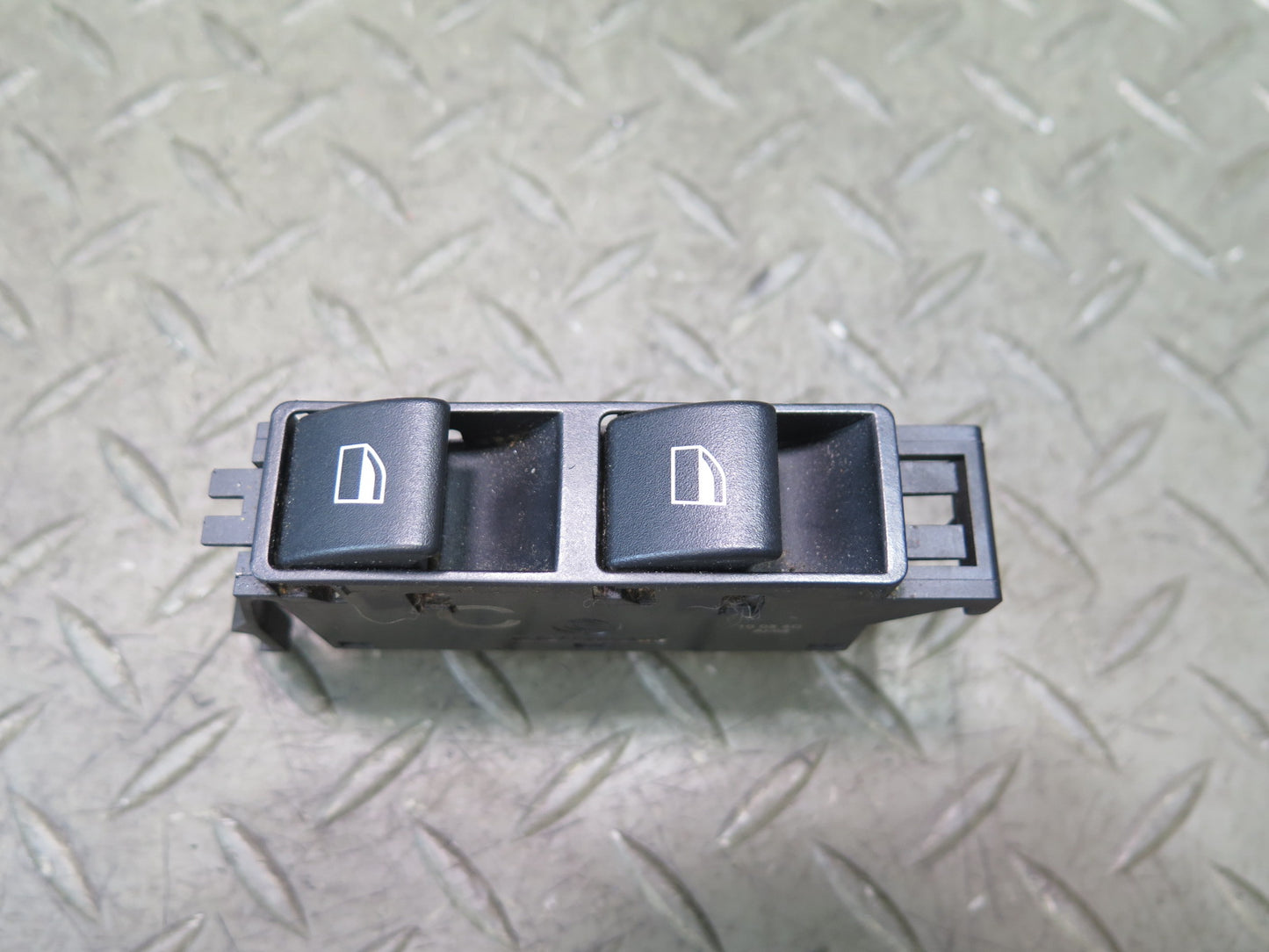 2001-2006 BMW E46 M3 3-SERIES Coupe Right Power Window Switch 6902178