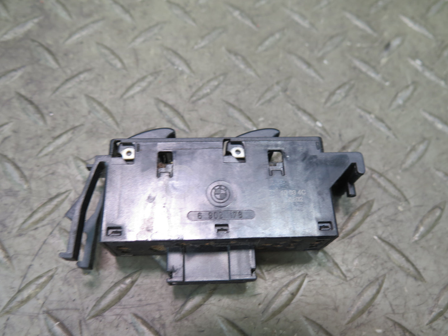 2001-2006 BMW E46 M3 3-SERIES Coupe Right Power Window Switch 6902178