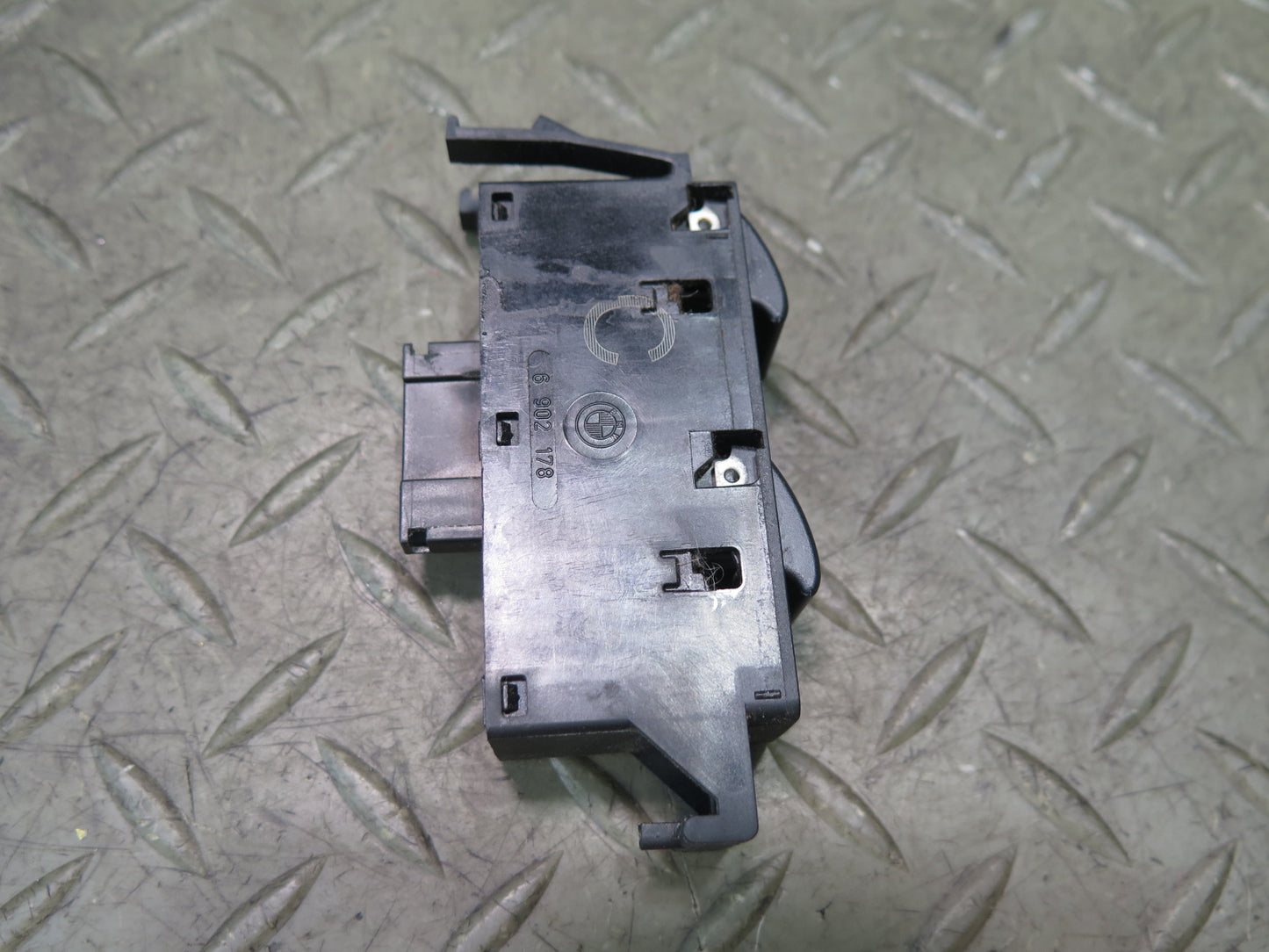 2001-2006 BMW E46 M3 3-SERIES Coupe Right Power Window Switch 6902178