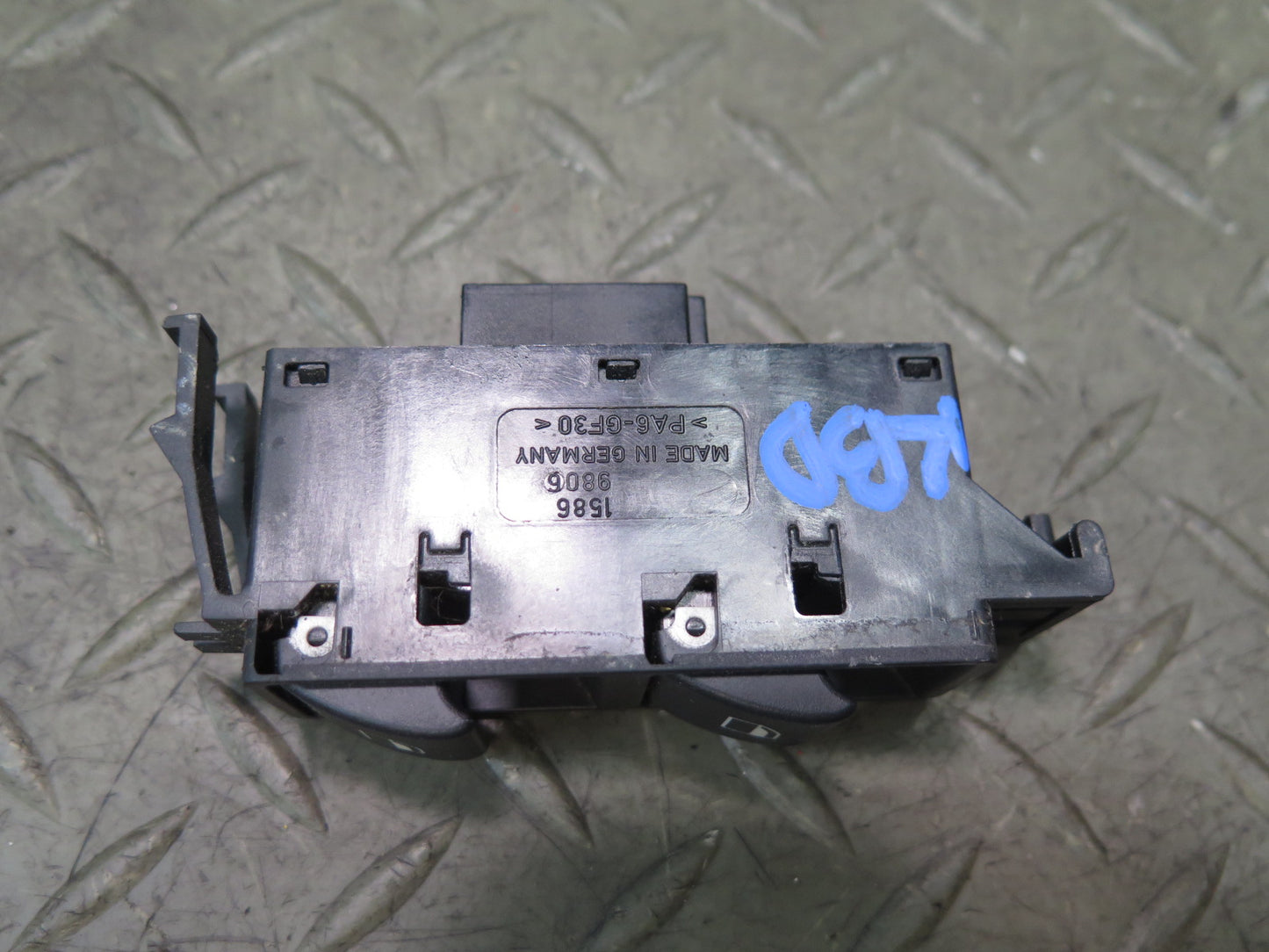 2001-2006 BMW E46 M3 3-SERIES Coupe Right Power Window Switch 6902178