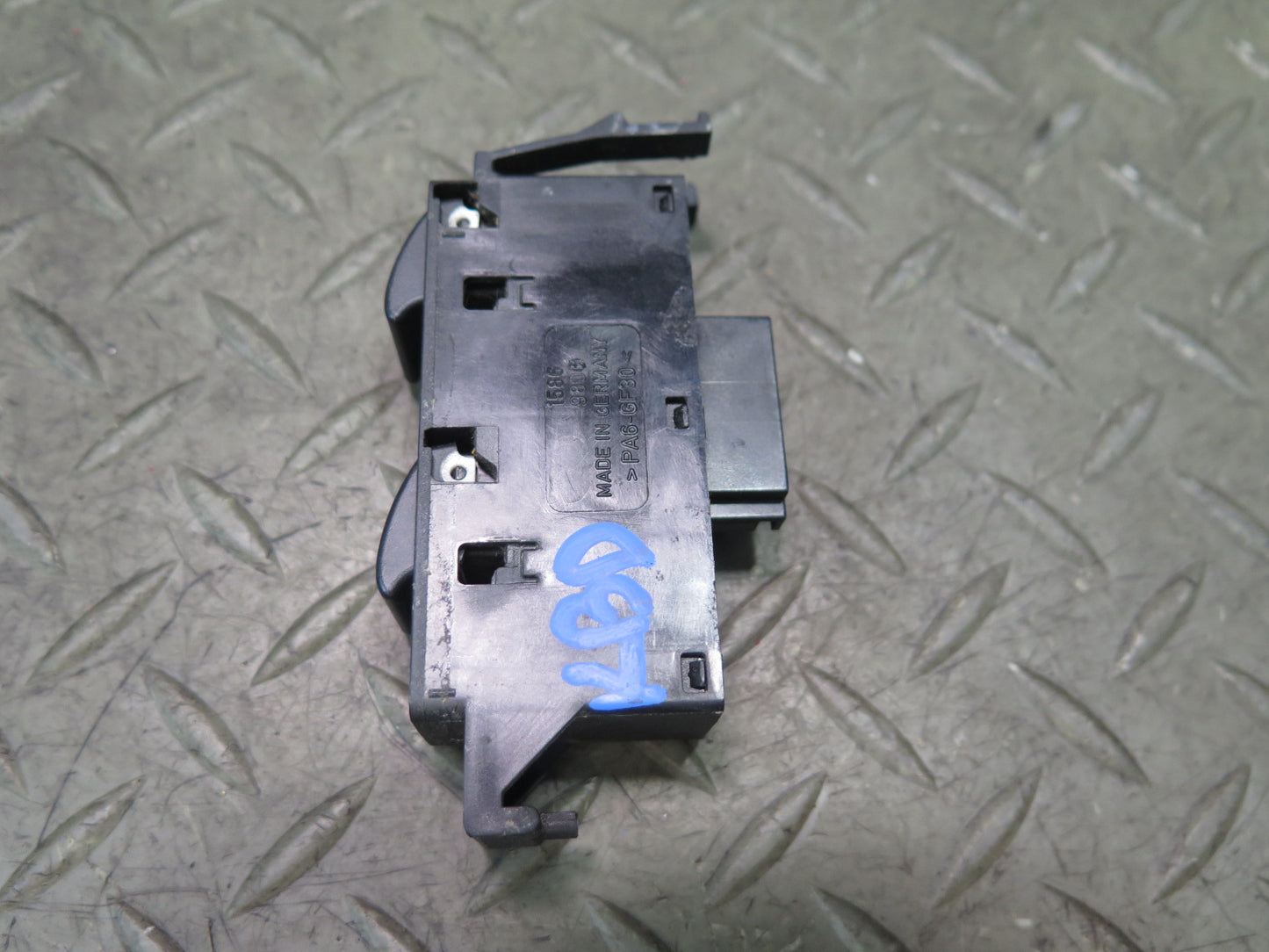 2001-2006 BMW E46 M3 3-SERIES Coupe Right Power Window Switch 6902178