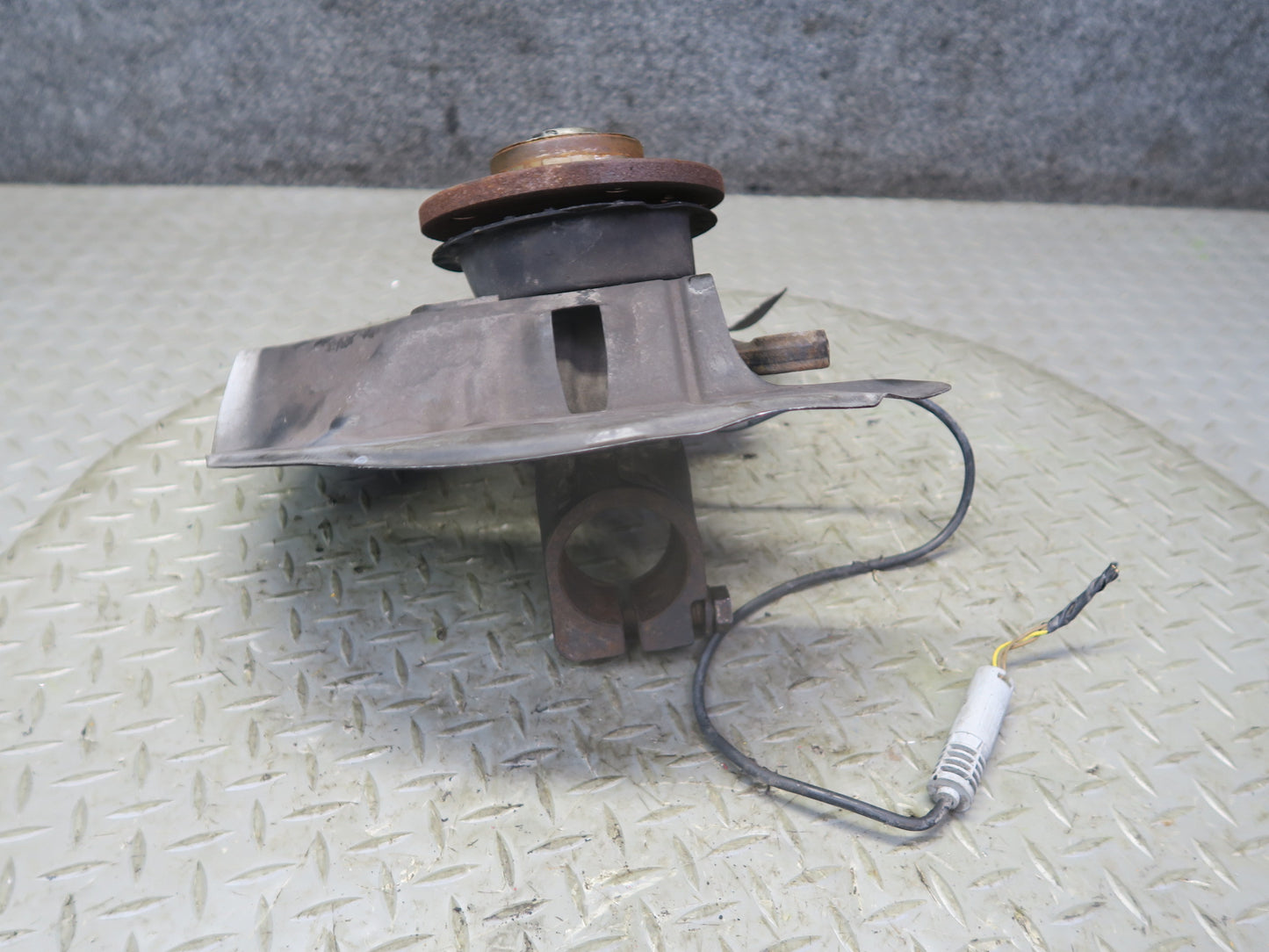 2001-2006 BMW E46 M3 Front Right Spindle Knuckle Wheel Hub Bearing