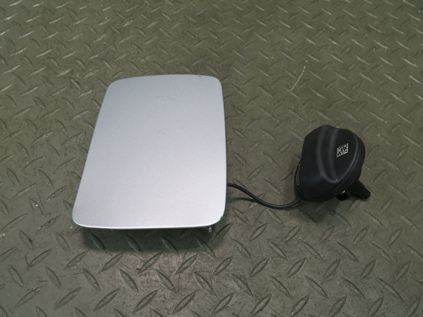2001-2006 BMW E46 M3 Fuel Tank Filler Door Lid Cover w Cap Titan Silver
