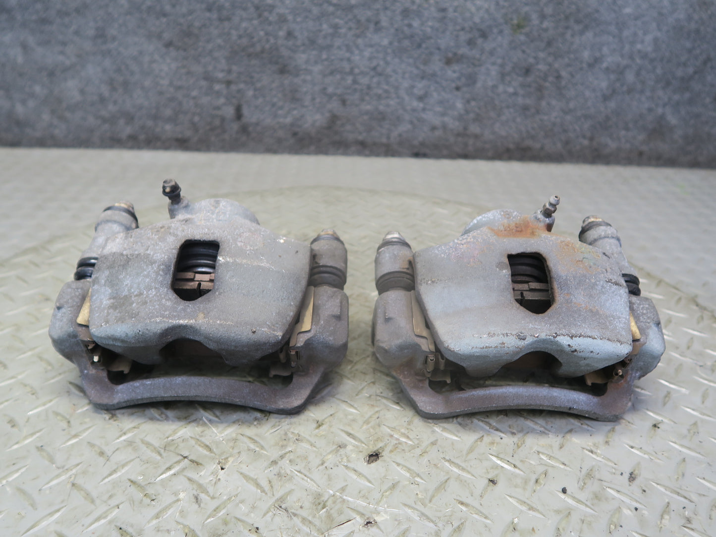 84-88 Toyota Cressida MX73 Set of 2 Rear Left & Right Brake Caliper 45K OEM
