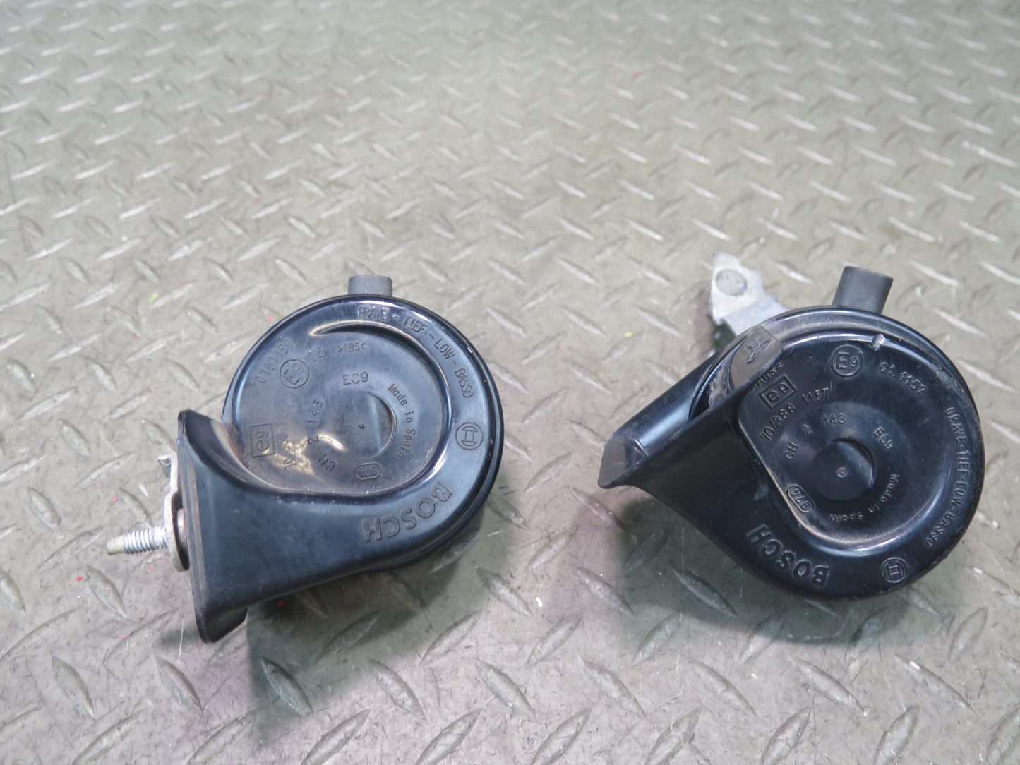 2001-2006 BMW E46 M3 High & Low Tone Note Pitch Horn Signal  Set of 2