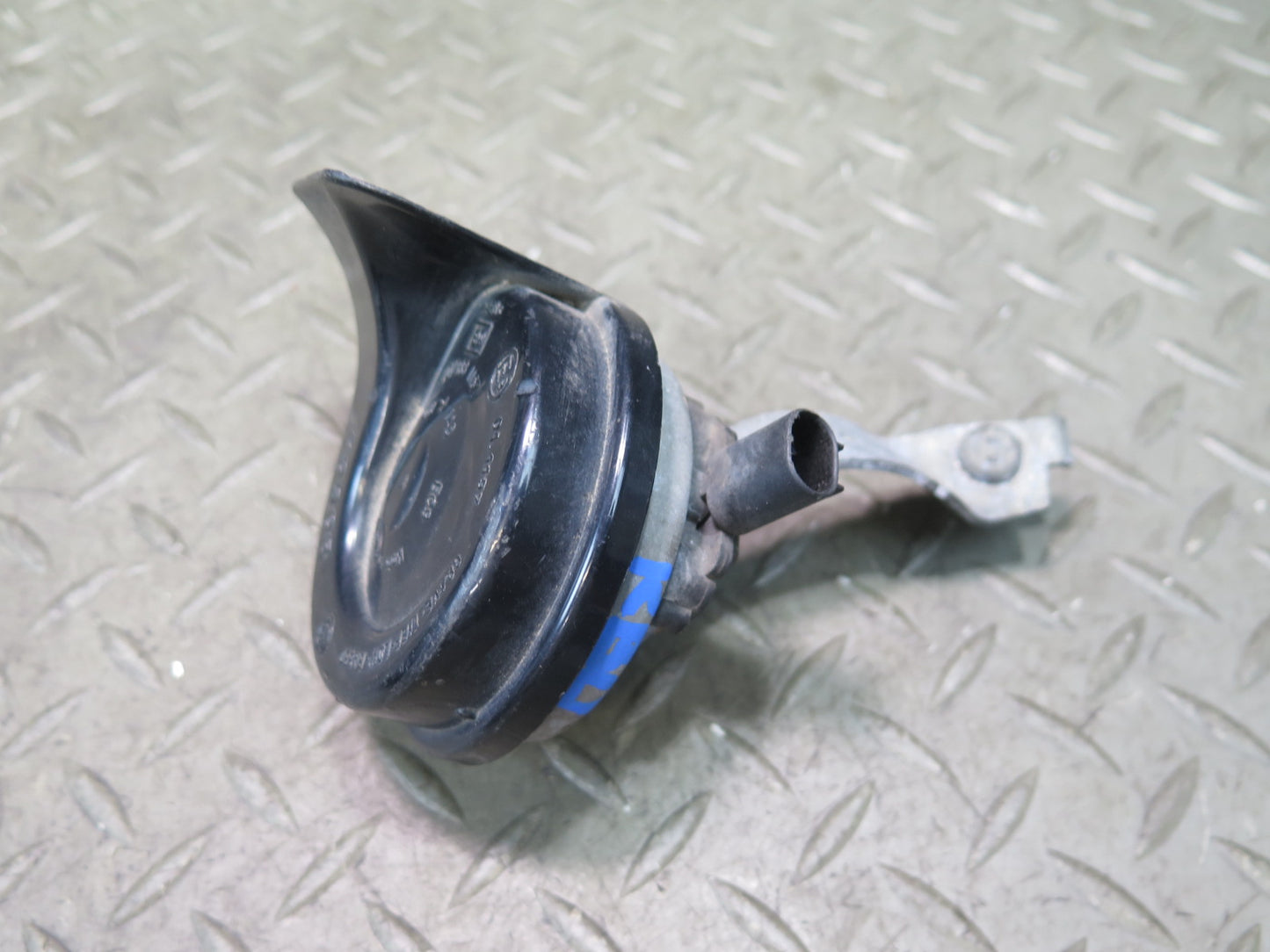 2001-2006 BMW E46 M3 High & Low Tone Note Pitch Horn Signal  Set of 2