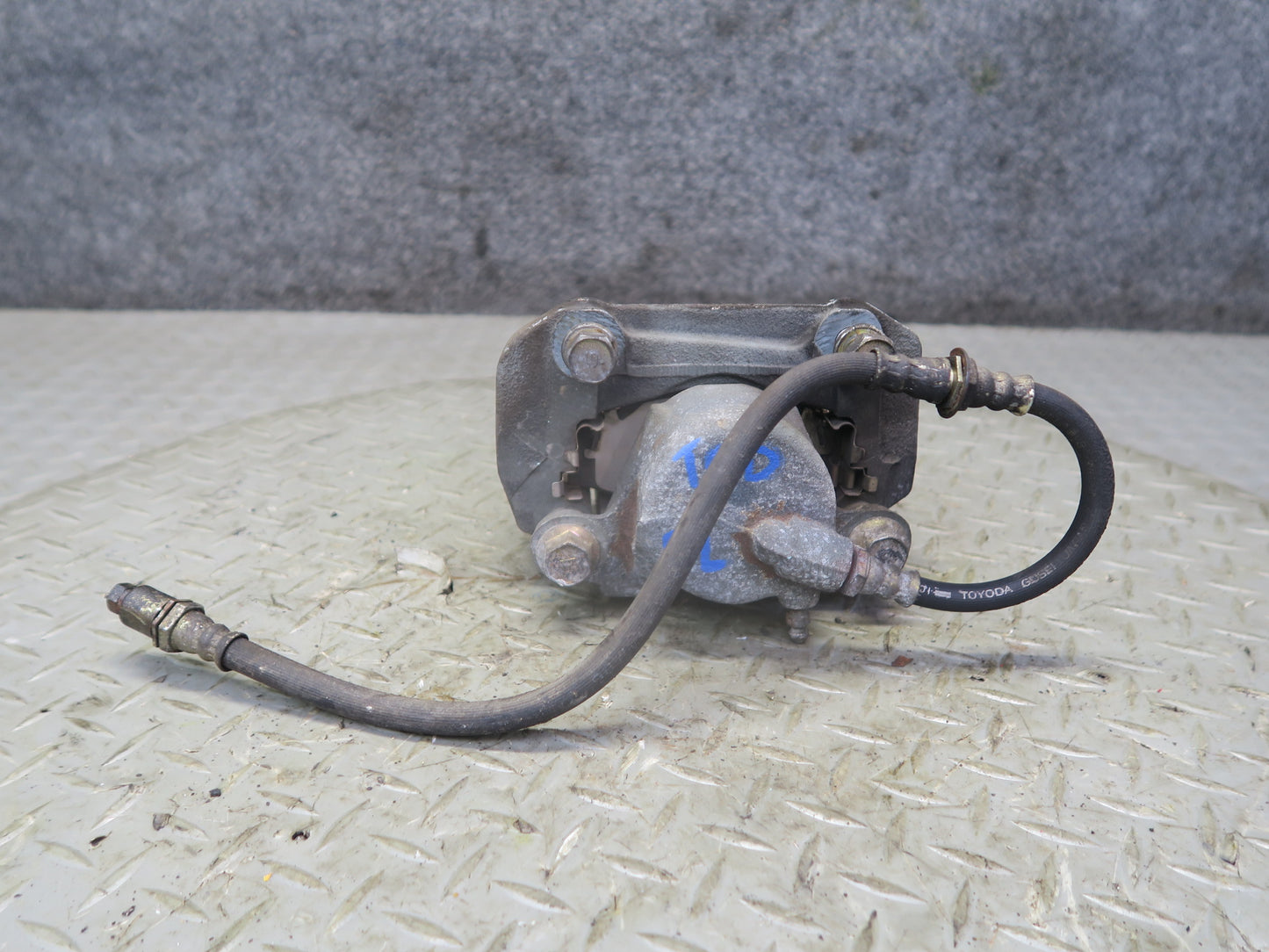 85-88 Toyota Cressida MX73 Set of 2 Front Left & Right Brake Caliper 45K OEM