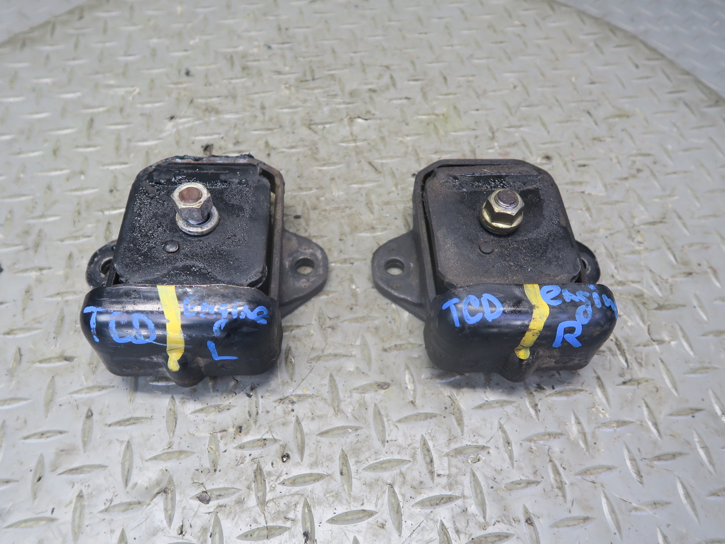 84-88 Toyota Cressida MX73 5M-GE Set of 2 Left & Right Engine Motor Mount OEM