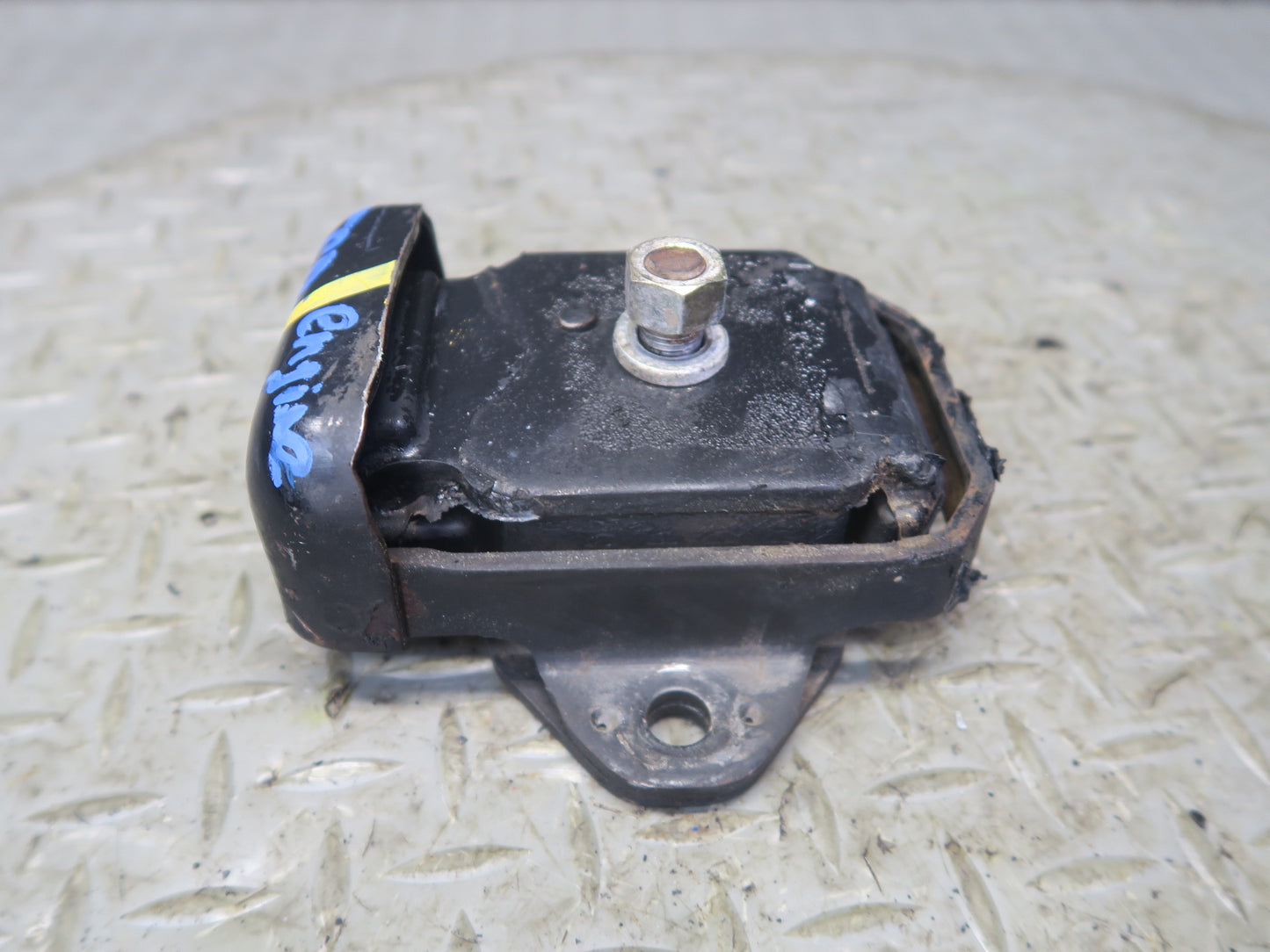 84-88 Toyota Cressida MX73 5M-GE Set of 2 Left & Right Engine Motor Mount OEM
