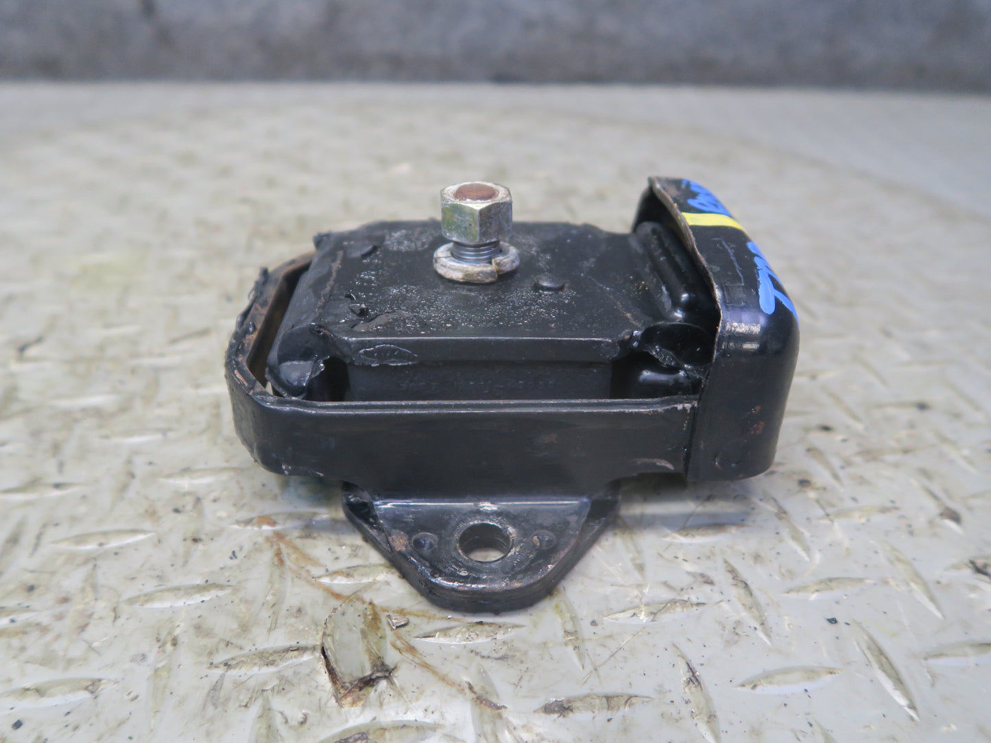 84-88 Toyota Cressida MX73 5M-GE Set of 2 Left & Right Engine Motor Mount OEM